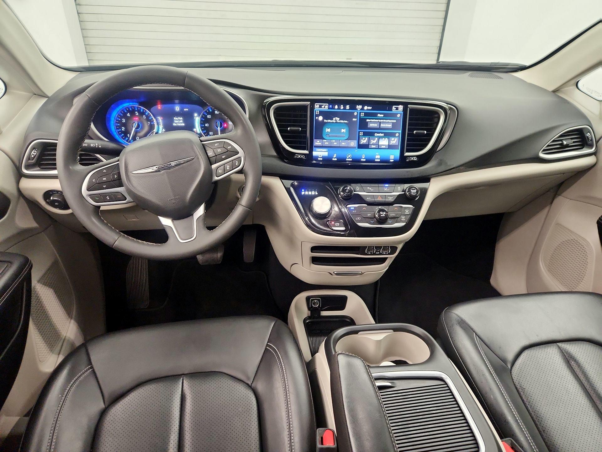 Thumbnail: 2023 Chrysler Pacifica - 9