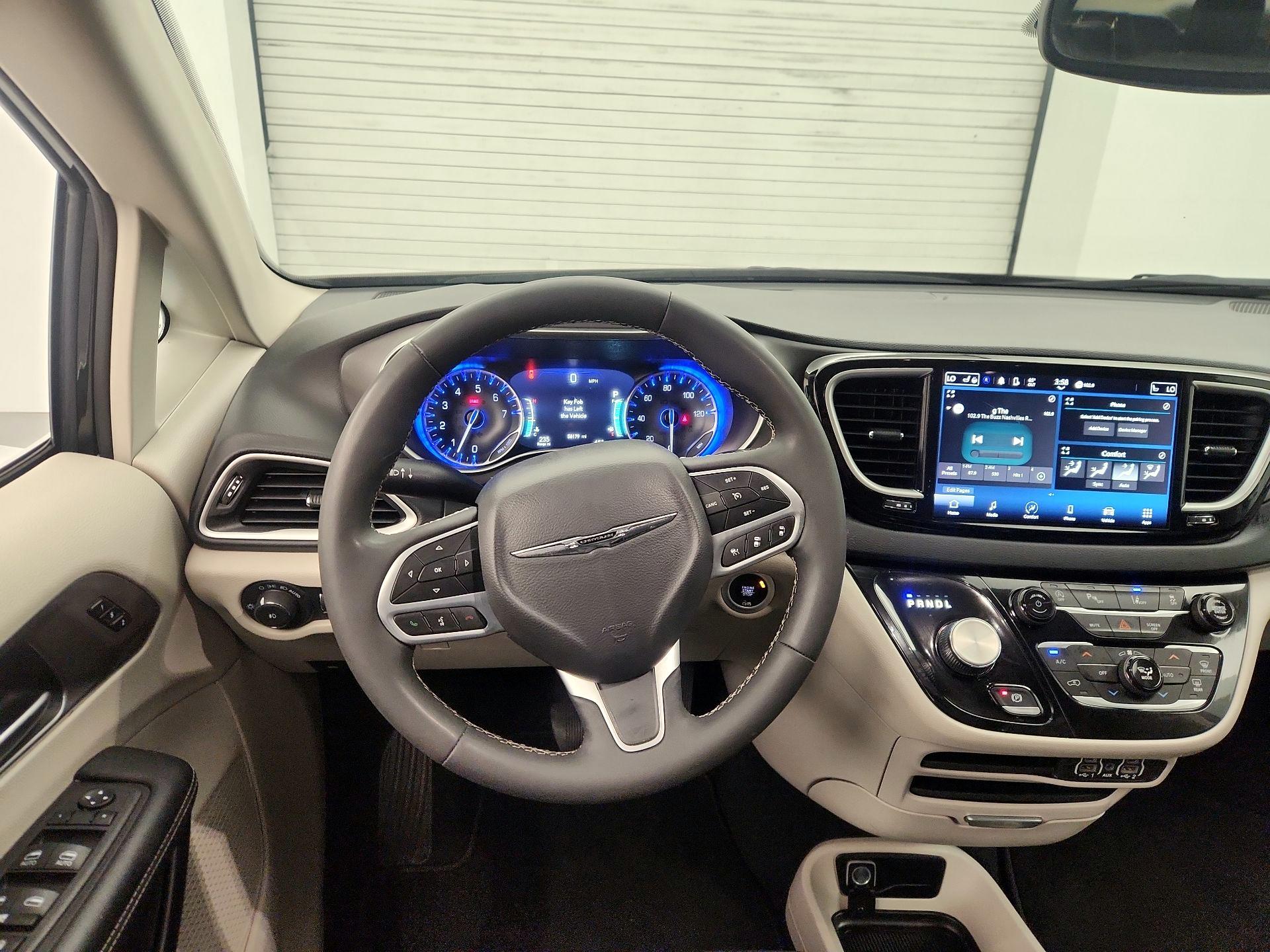 Thumbnail: 2023 Chrysler Pacifica - 10