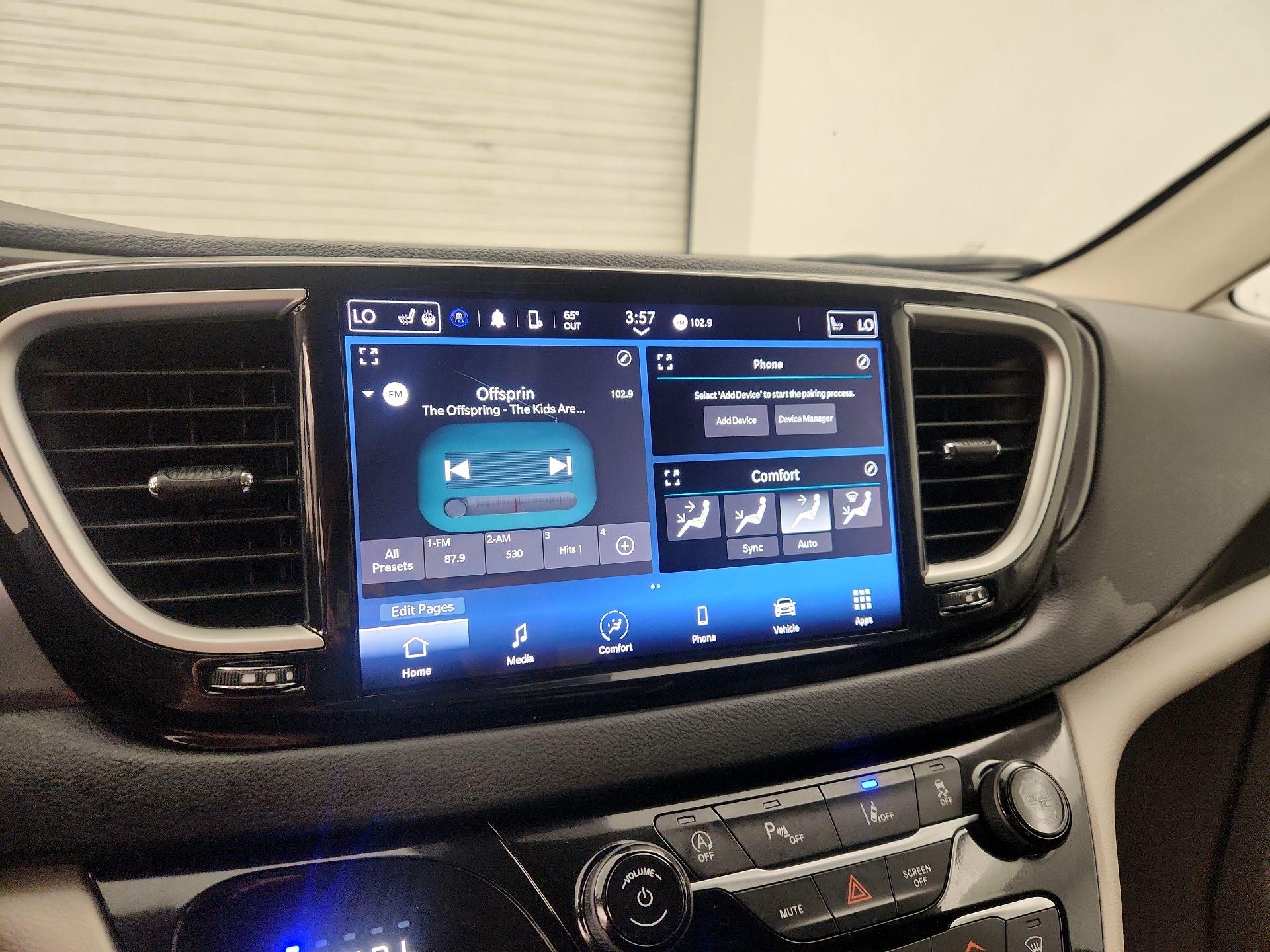 Thumbnail: 2023 Chrysler Pacifica - 15