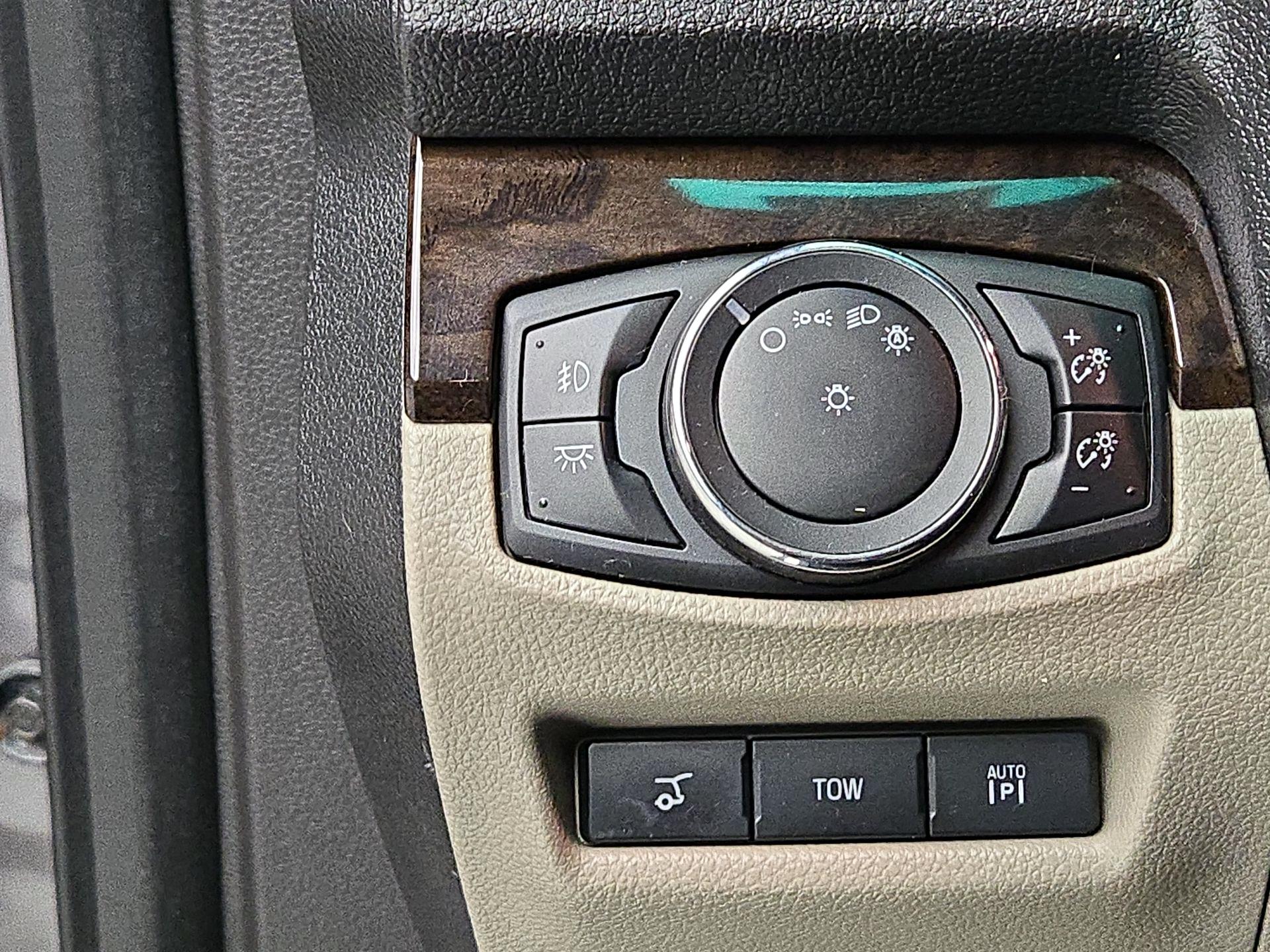 Thumbnail: 2014 Ford Explorer - 13