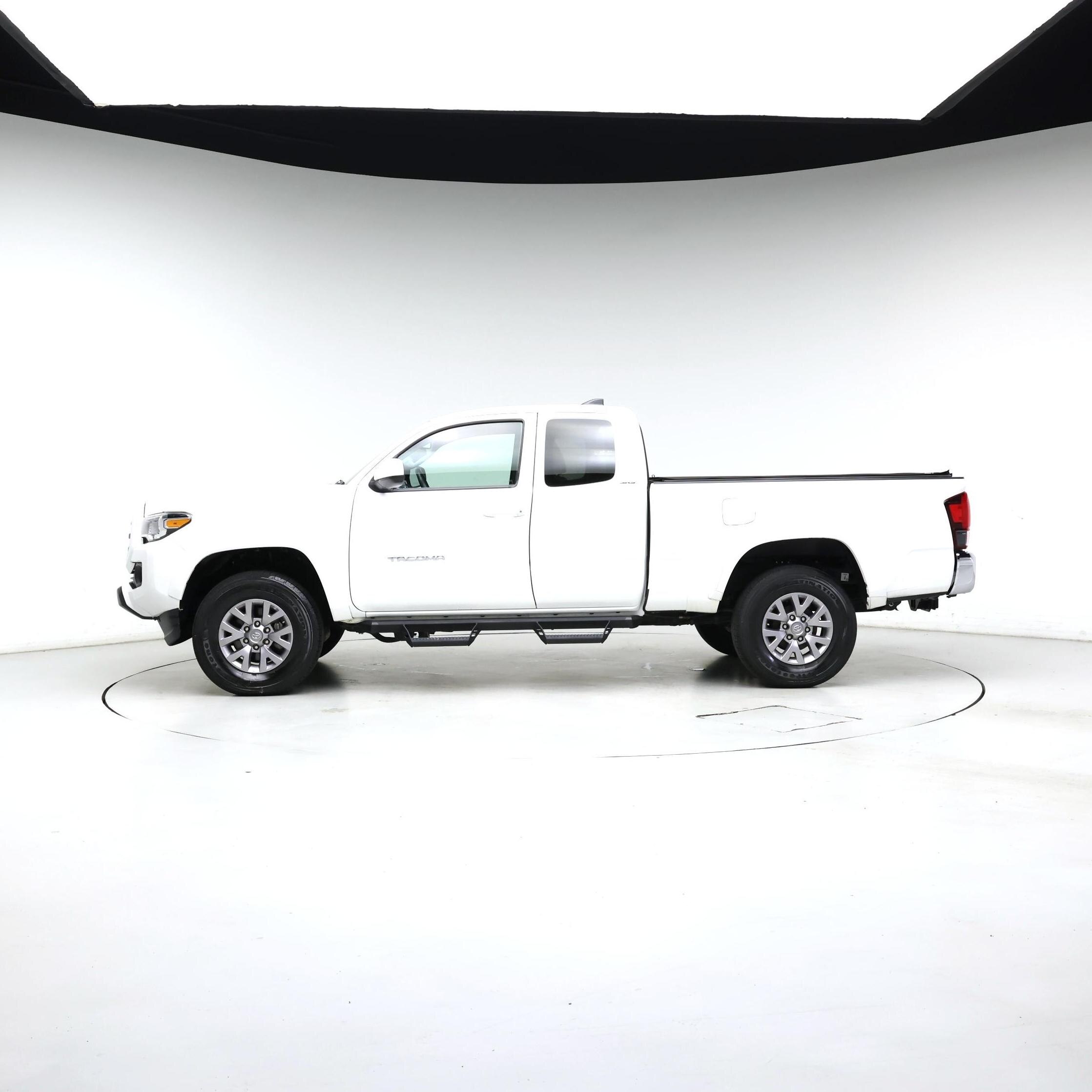 Thumbnail: 2018 Toyota Tacoma - 3