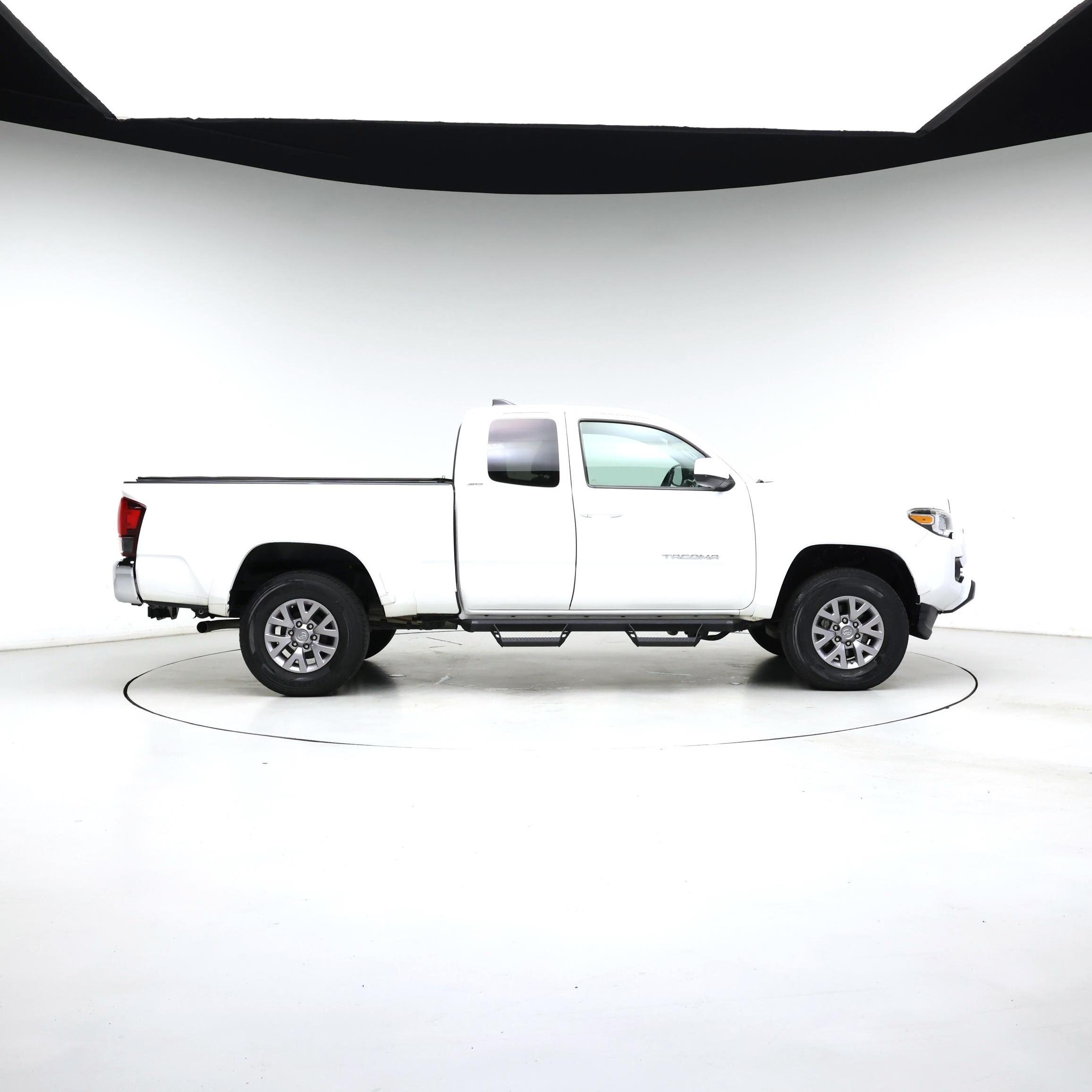 Thumbnail: 2018 Toyota Tacoma - 7