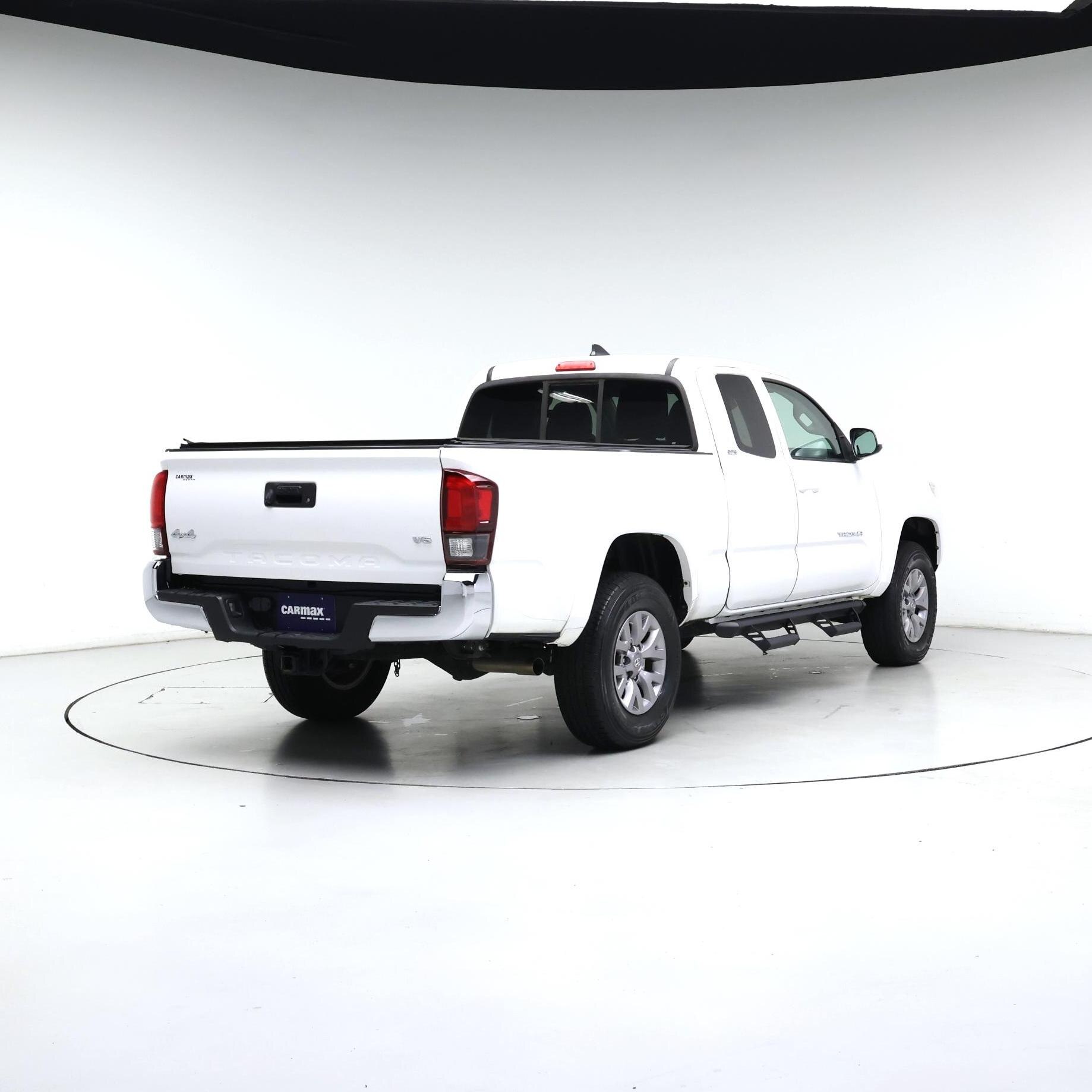 Thumbnail: 2018 Toyota Tacoma - 8