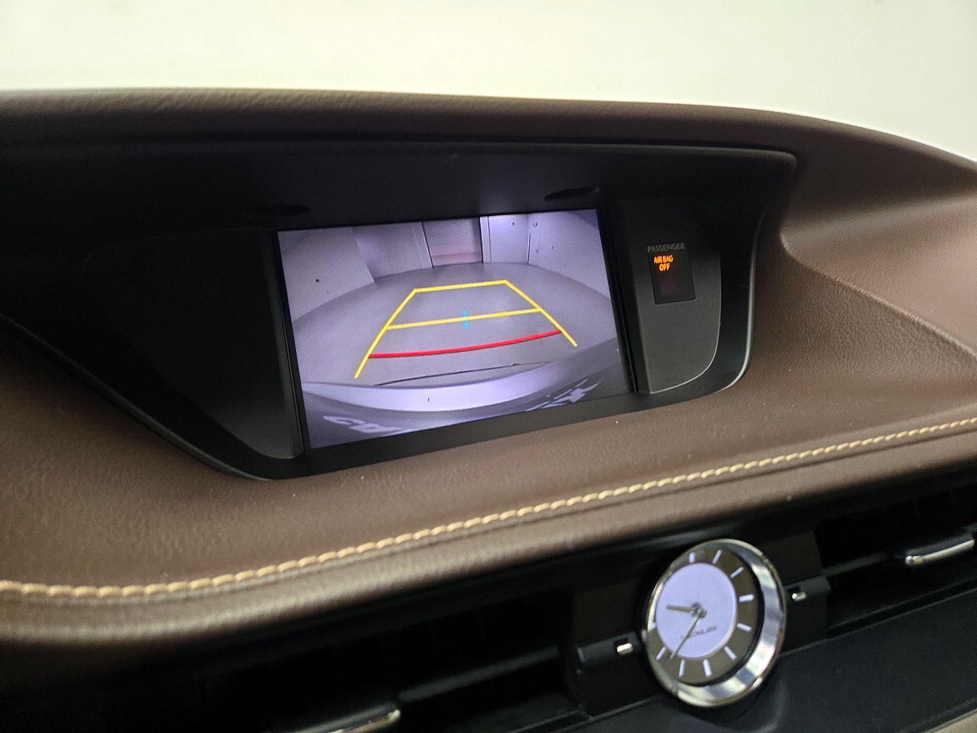 Thumbnail: 2018 Lexus ES - 15