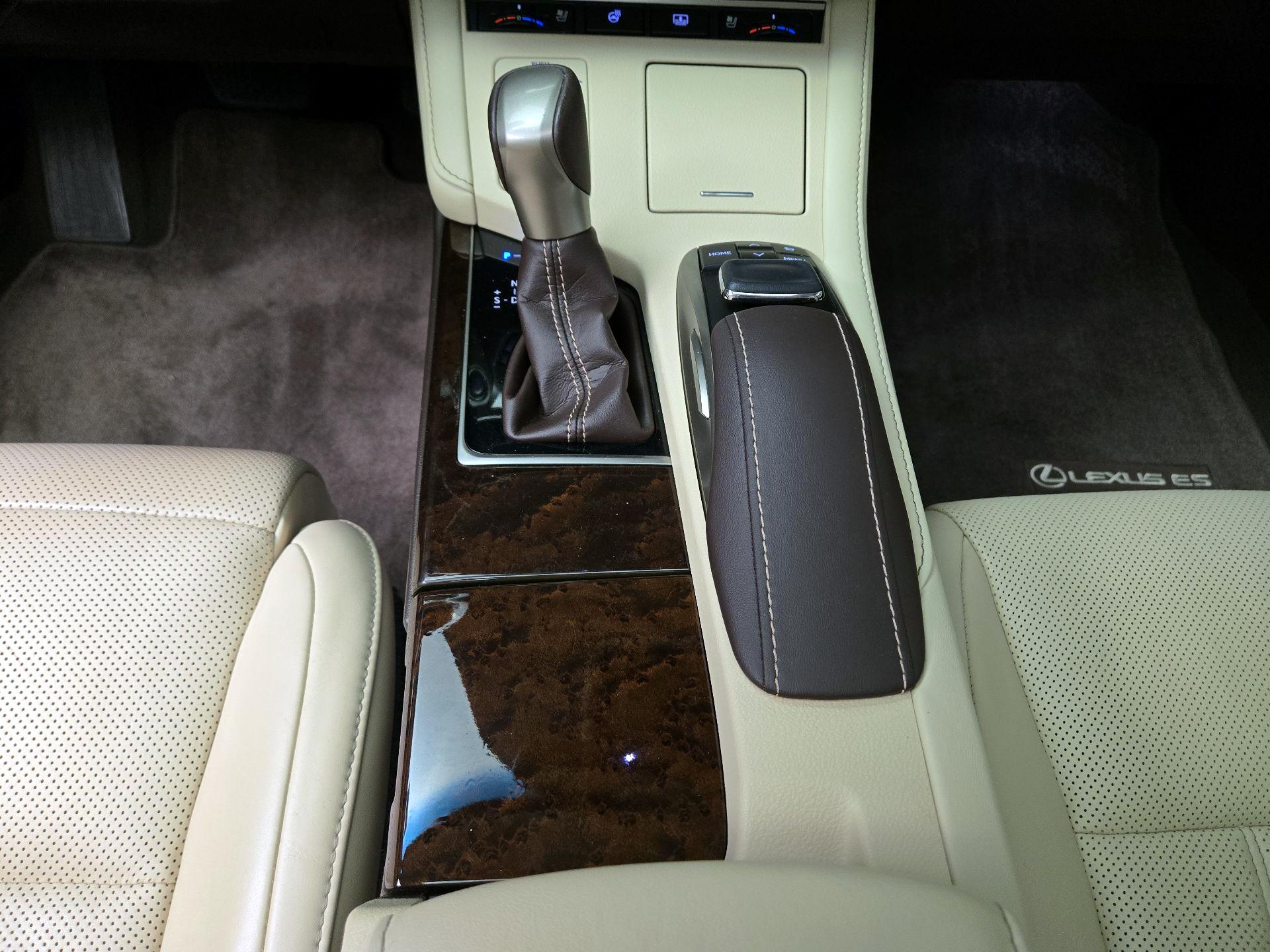 Thumbnail: 2018 Lexus ES - 18