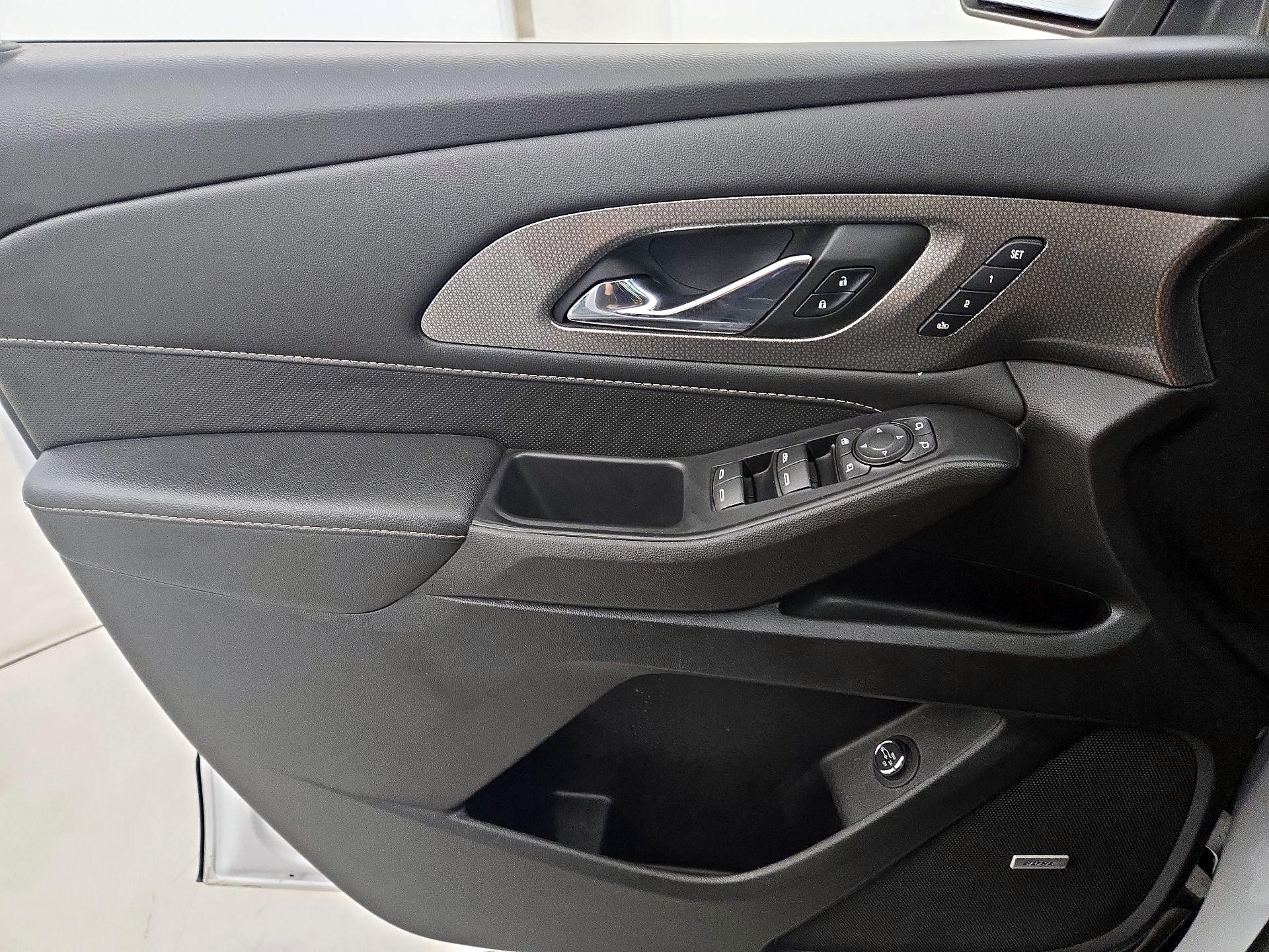Thumbnail: 2022 Chevrolet Traverse - 12