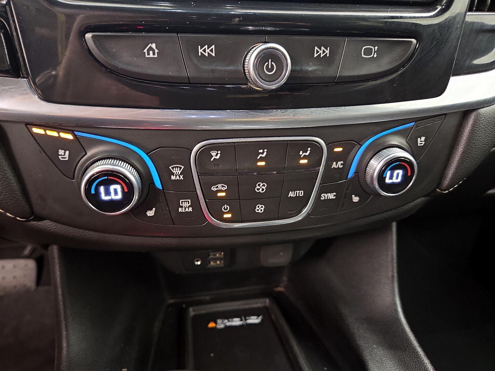 Thumbnail: 2022 Chevrolet Traverse - 16
