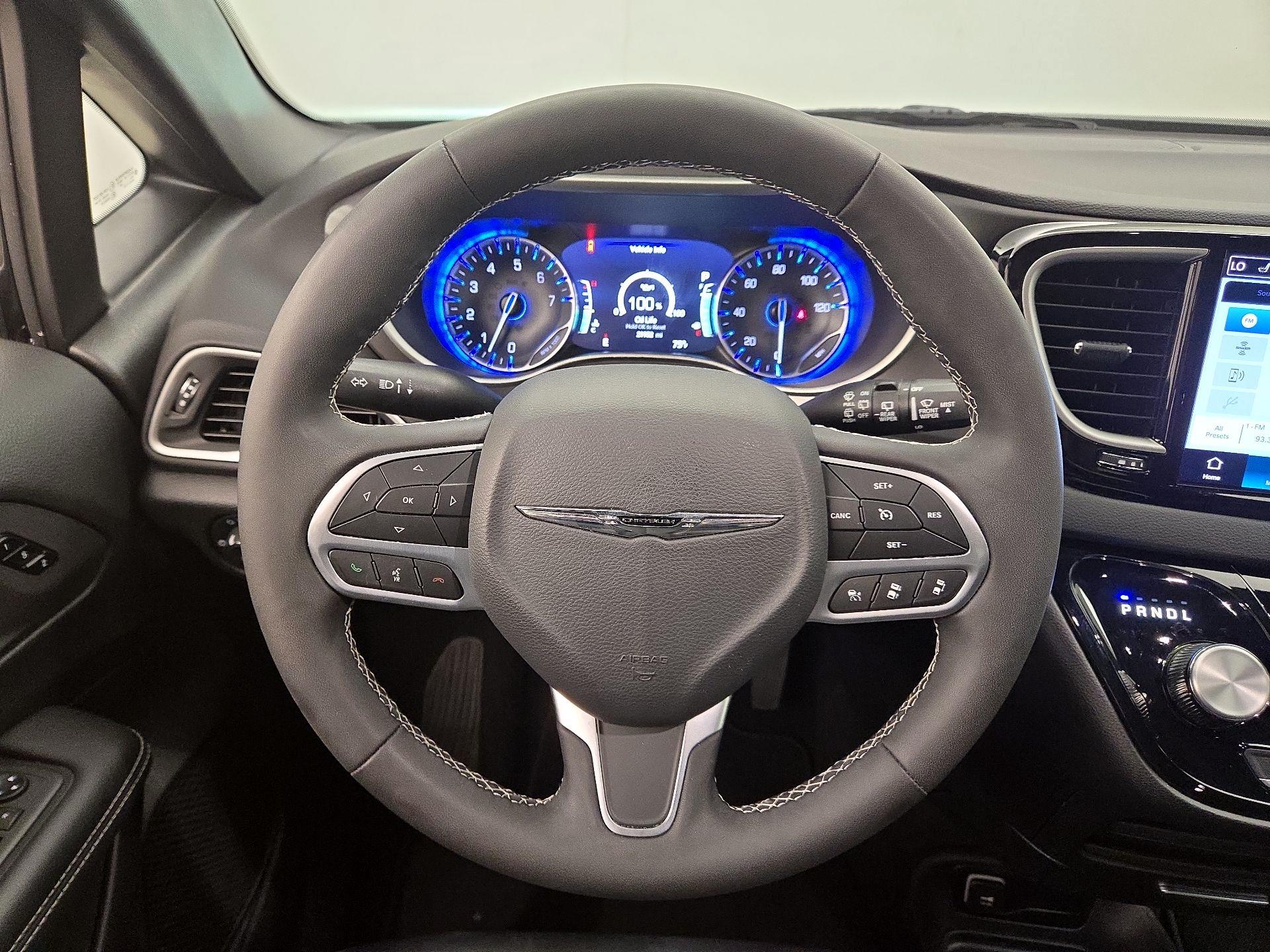 Thumbnail: 2025 Chrysler Pacifica - 10