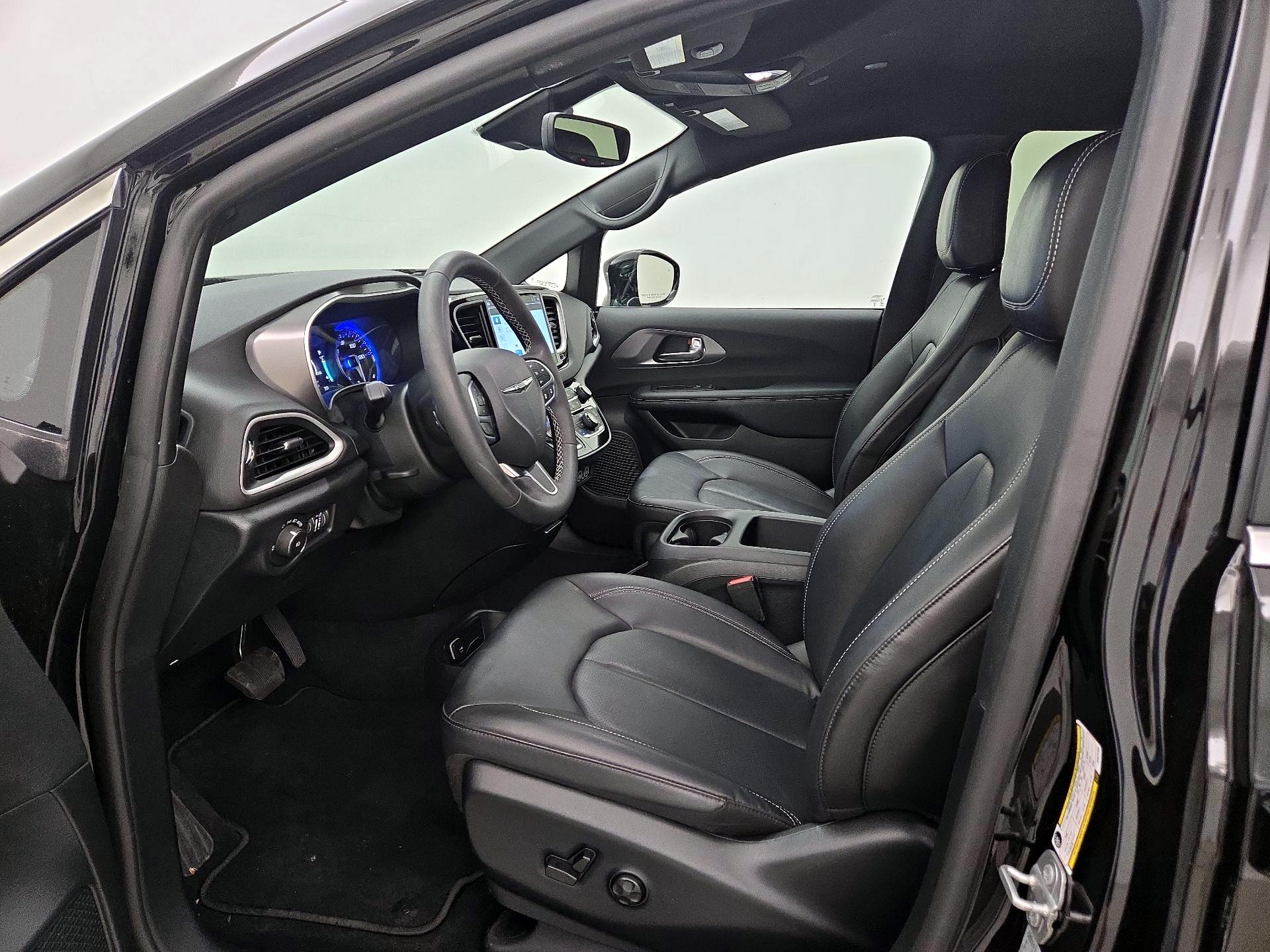 Thumbnail: 2025 Chrysler Pacifica - 11