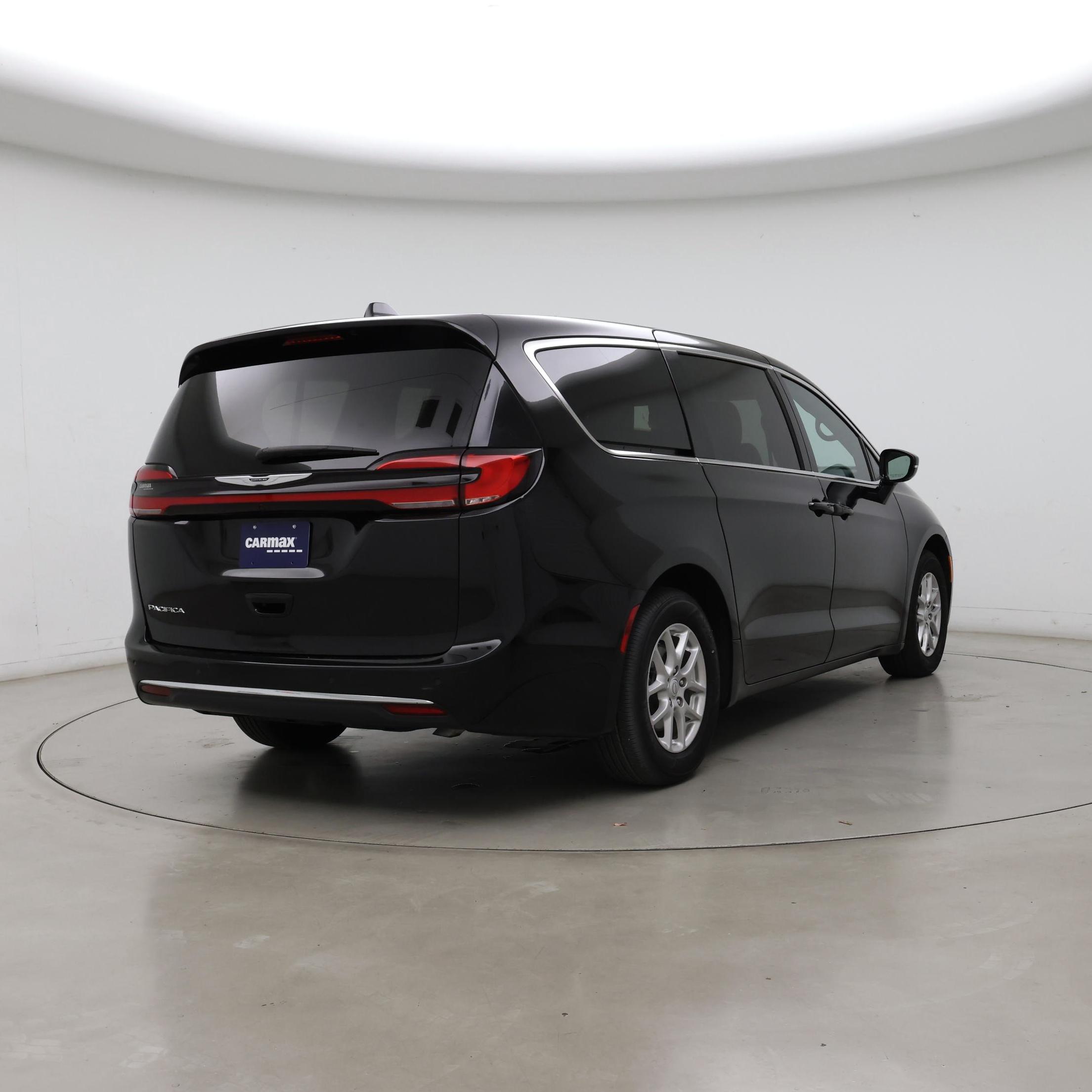 Thumbnail: 2025 Chrysler Pacifica - 8