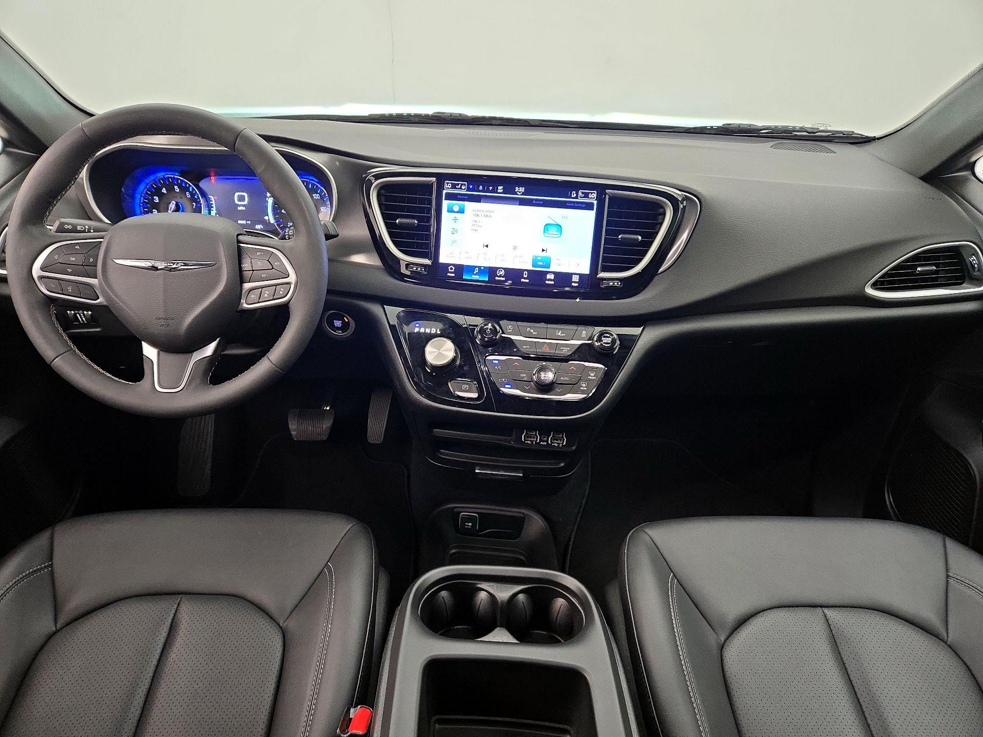 Thumbnail: 2025 Chrysler Pacifica - 9