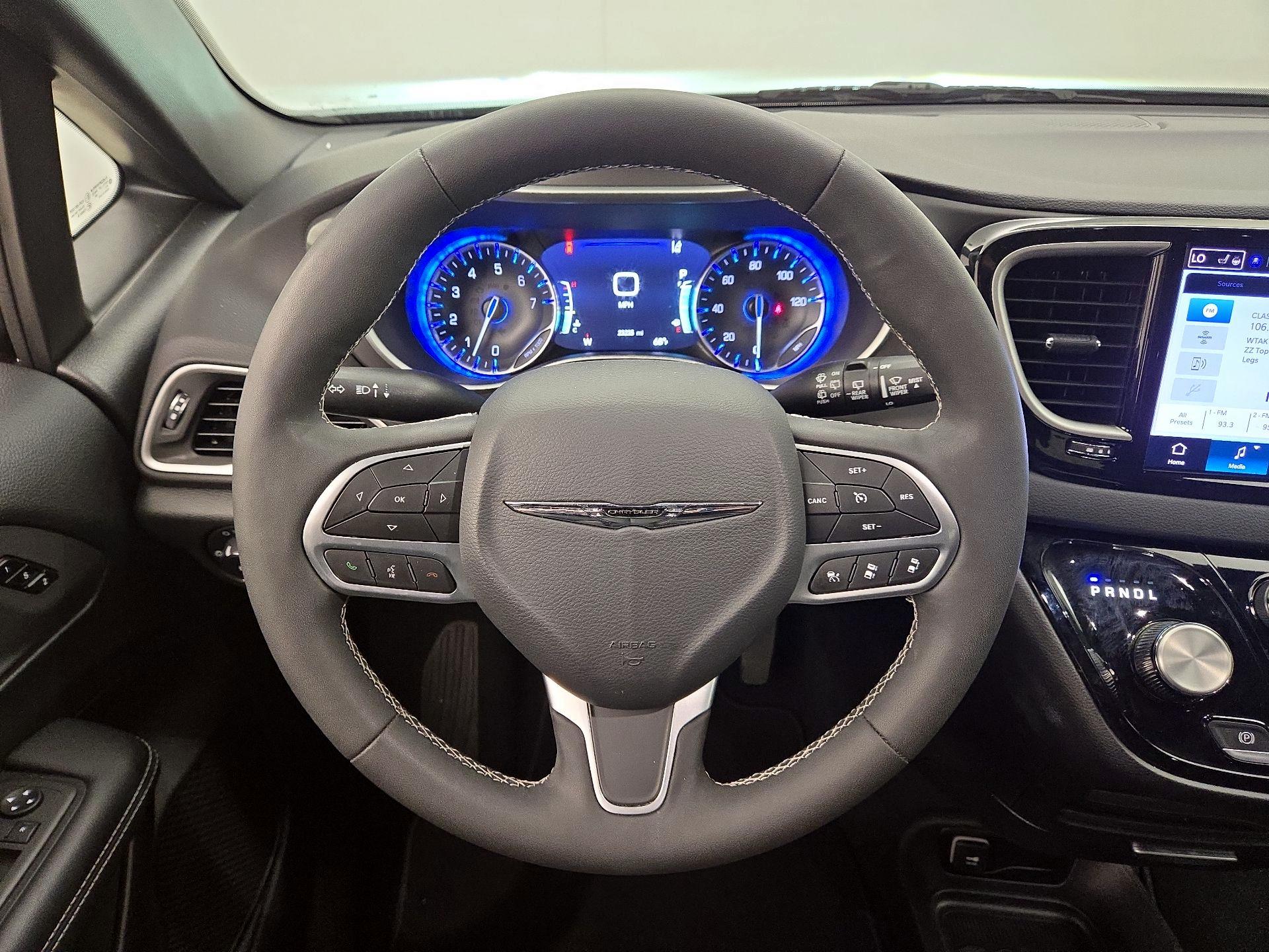 Thumbnail: 2025 Chrysler Pacifica - 10