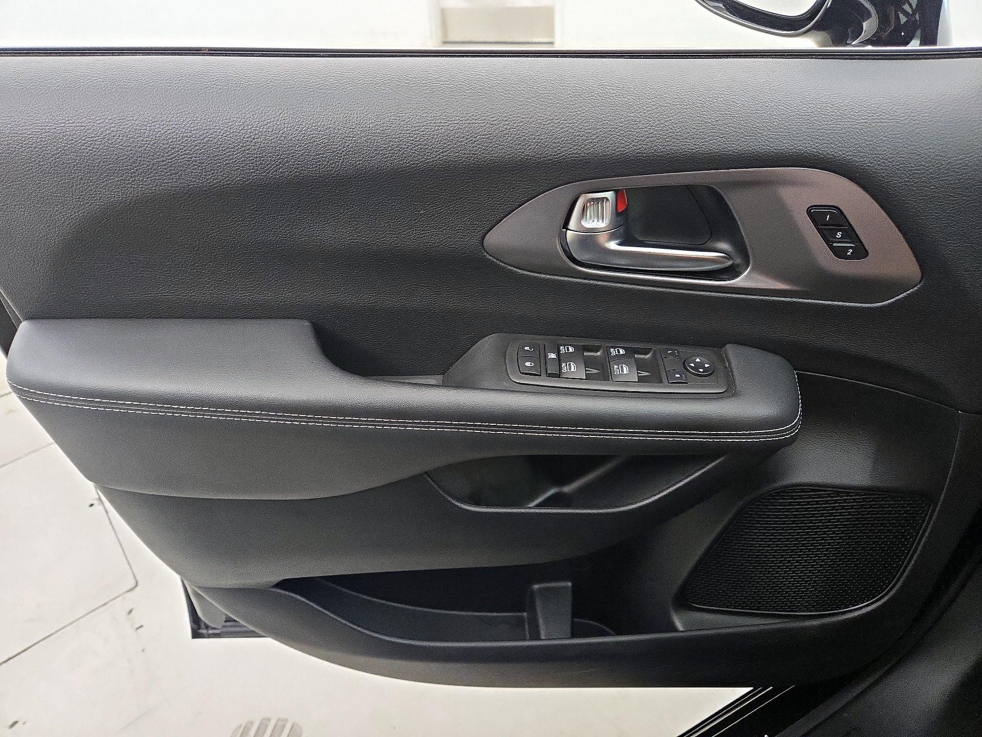 Thumbnail: 2025 Chrysler Pacifica - 12
