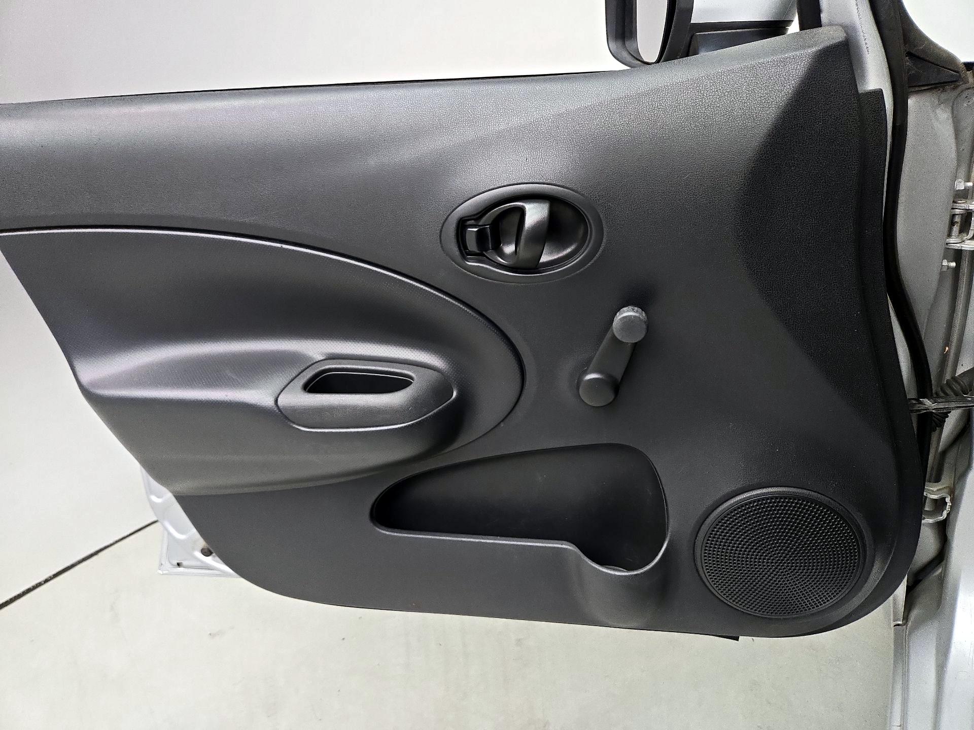 Thumbnail: 2015 Nissan Versa Note - 12