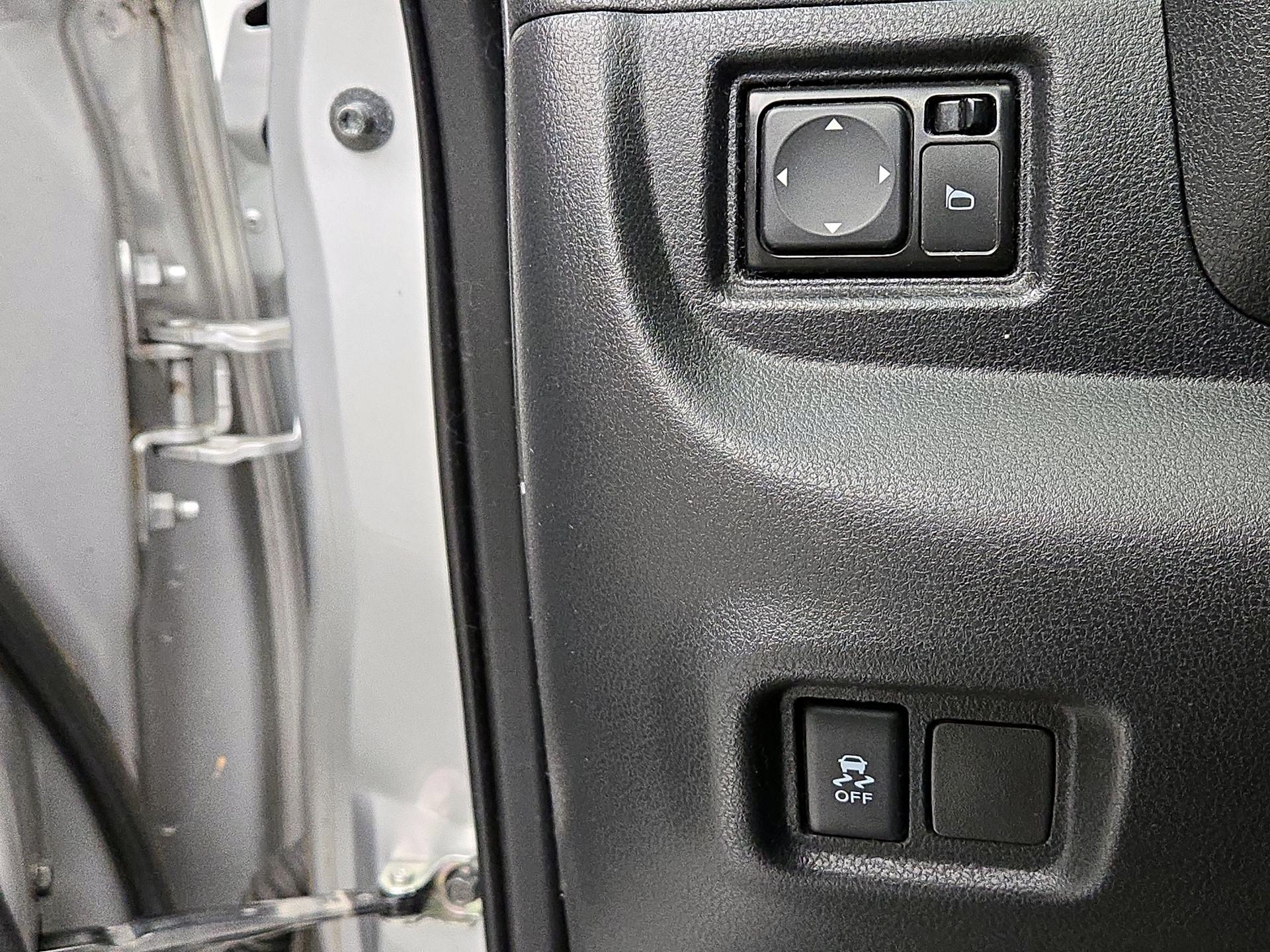Thumbnail: 2015 Nissan Versa Note - 13