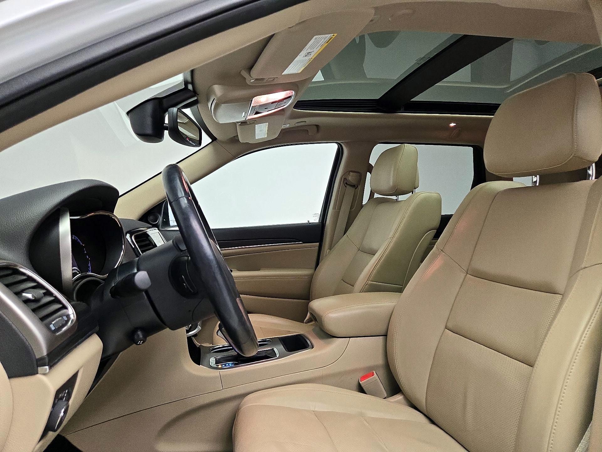 Thumbnail: 2020 Jeep Grand Cherokee - 20