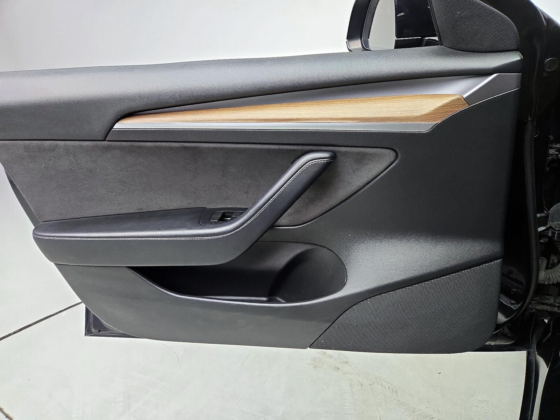 Thumbnail: 2022 Tesla Model 3 - 12
