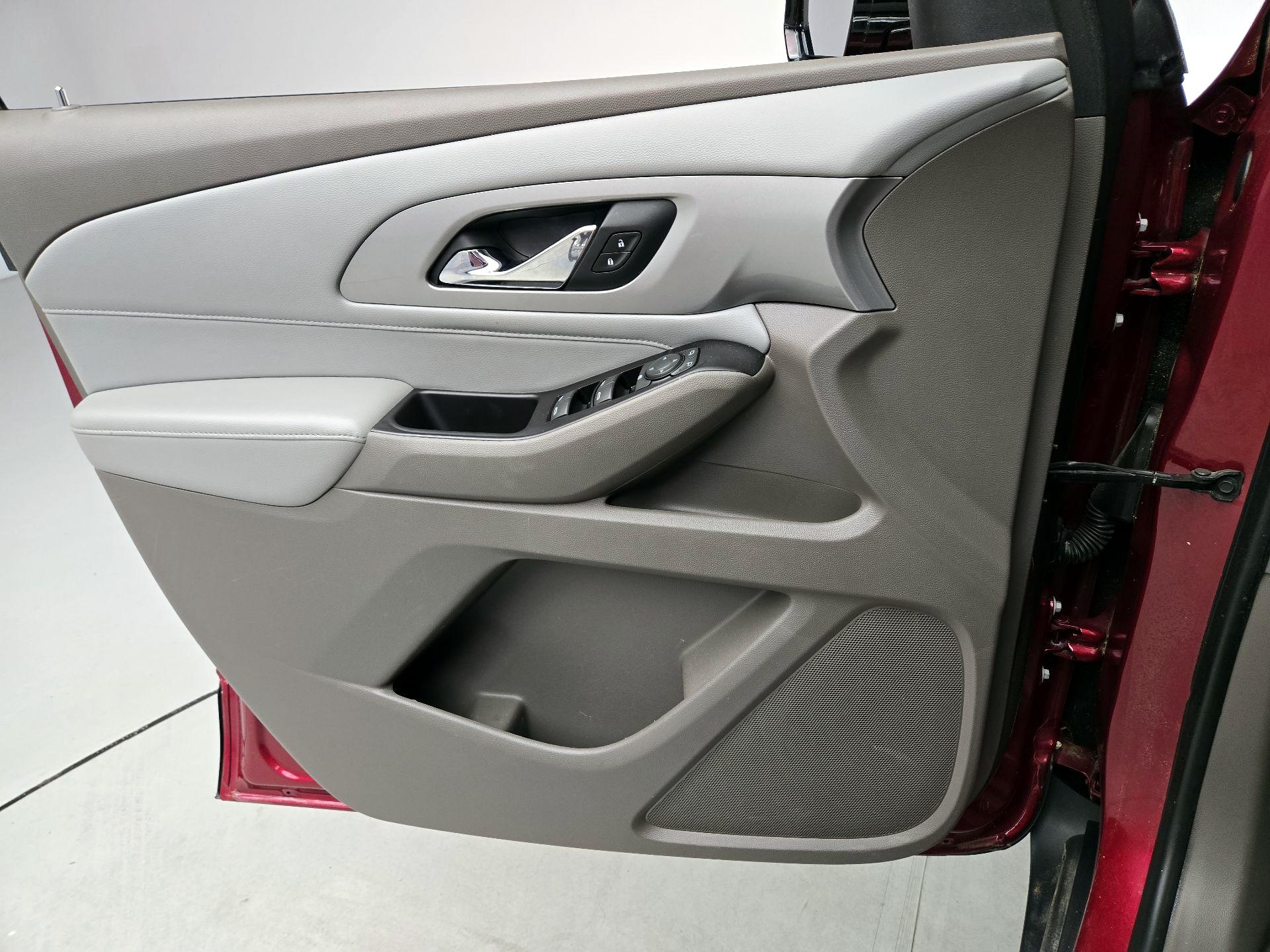 Thumbnail: 2018 Chevrolet Traverse - 12