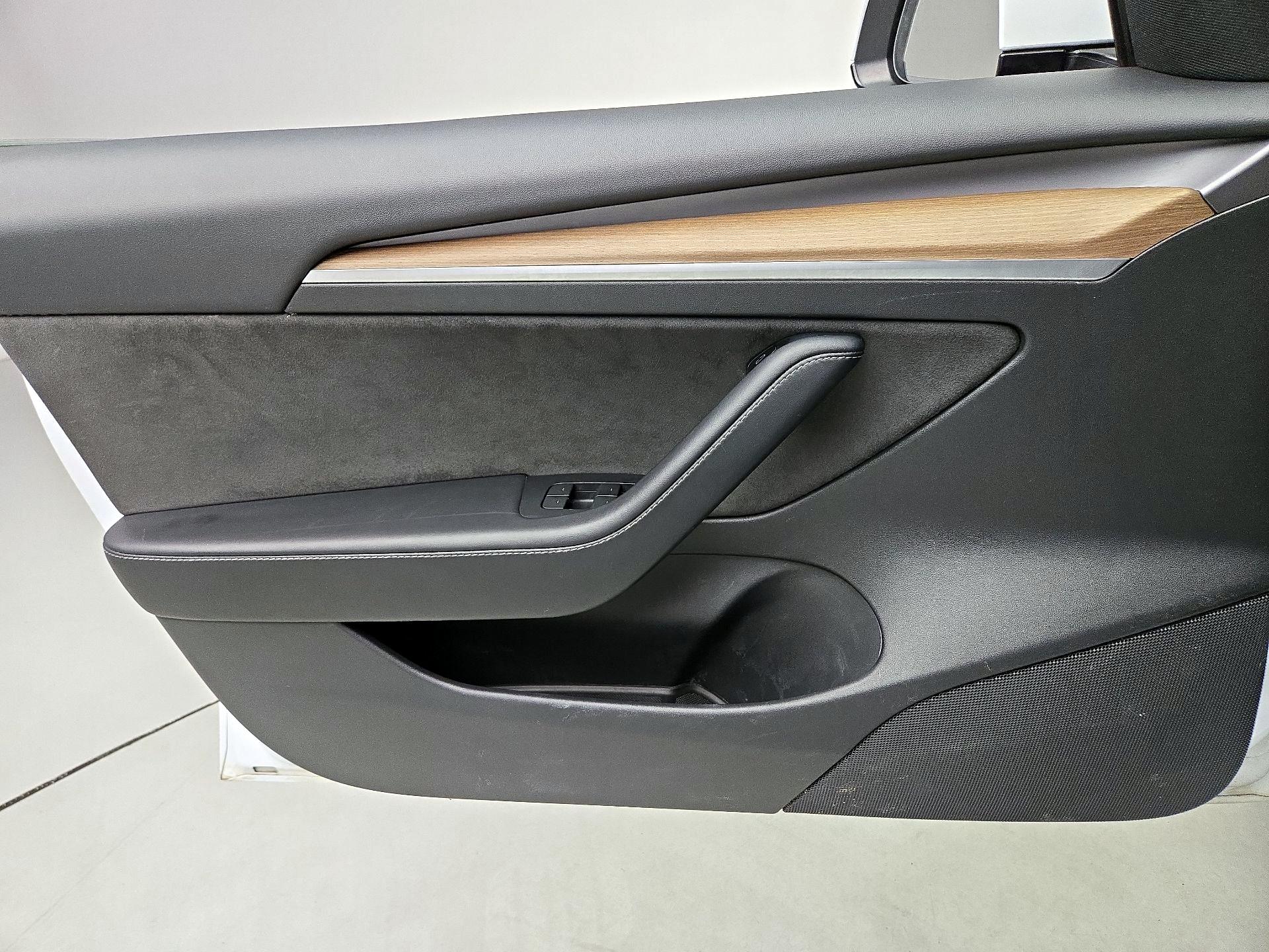 Thumbnail: 2021 Tesla Model 3 - 12