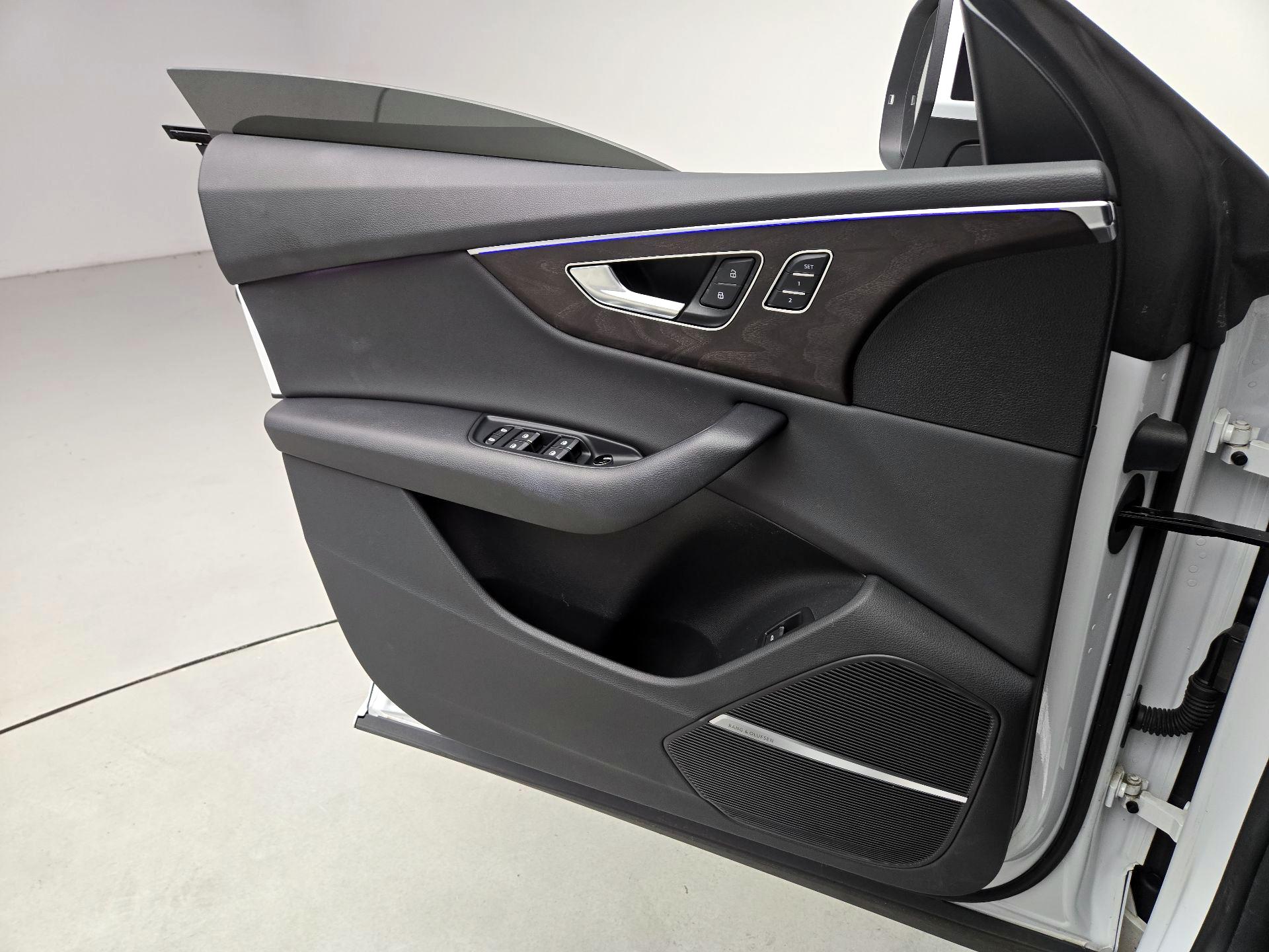 Thumbnail: 2019 Audi Q8 - 12