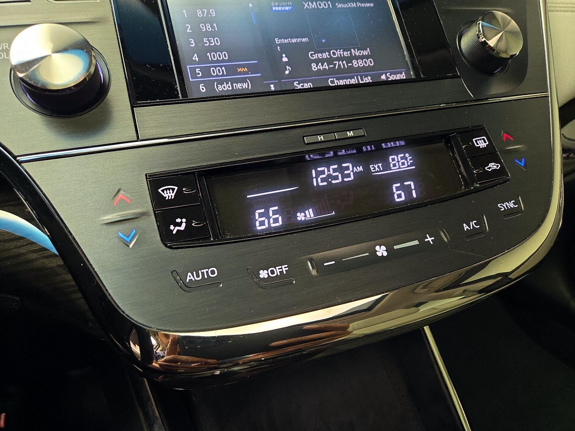 Thumbnail: 2015 Toyota Avalon - 16