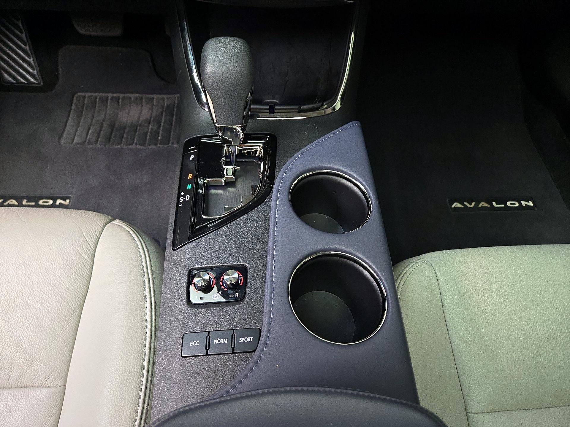 Thumbnail: 2015 Toyota Avalon - 17
