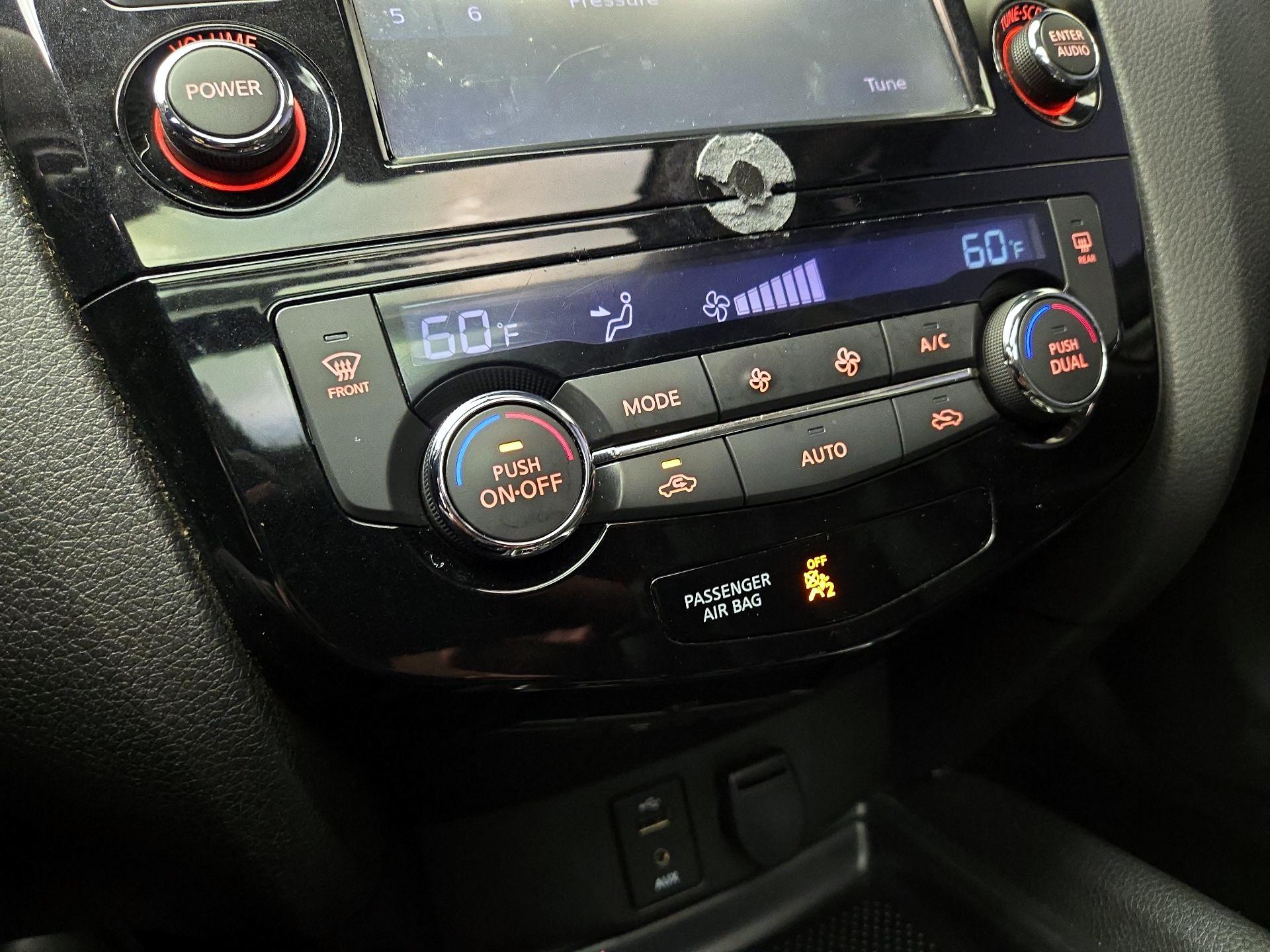 Thumbnail: 2015 Nissan Rogue - 17
