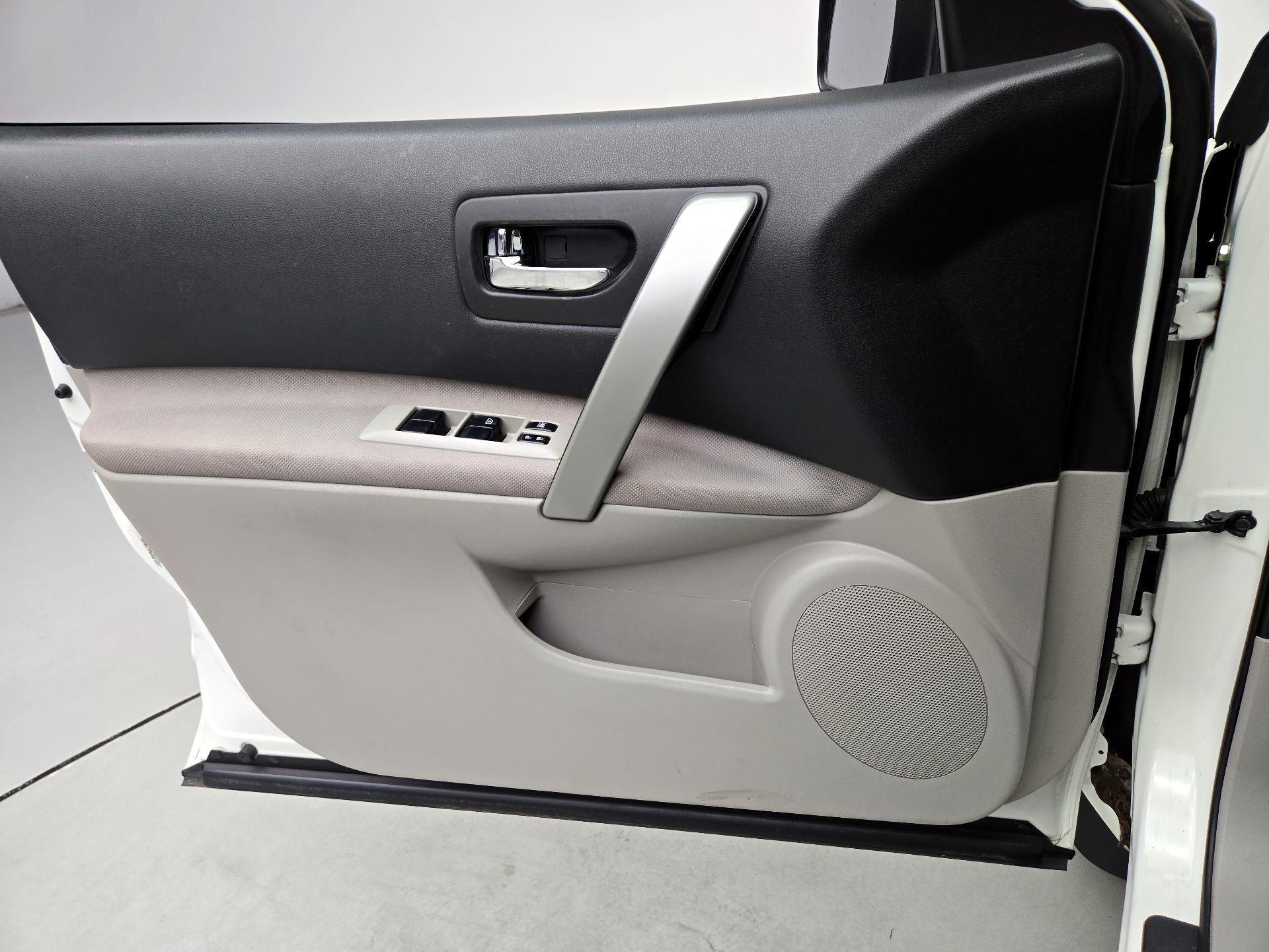 Thumbnail: 2015 Nissan Rogue - 12