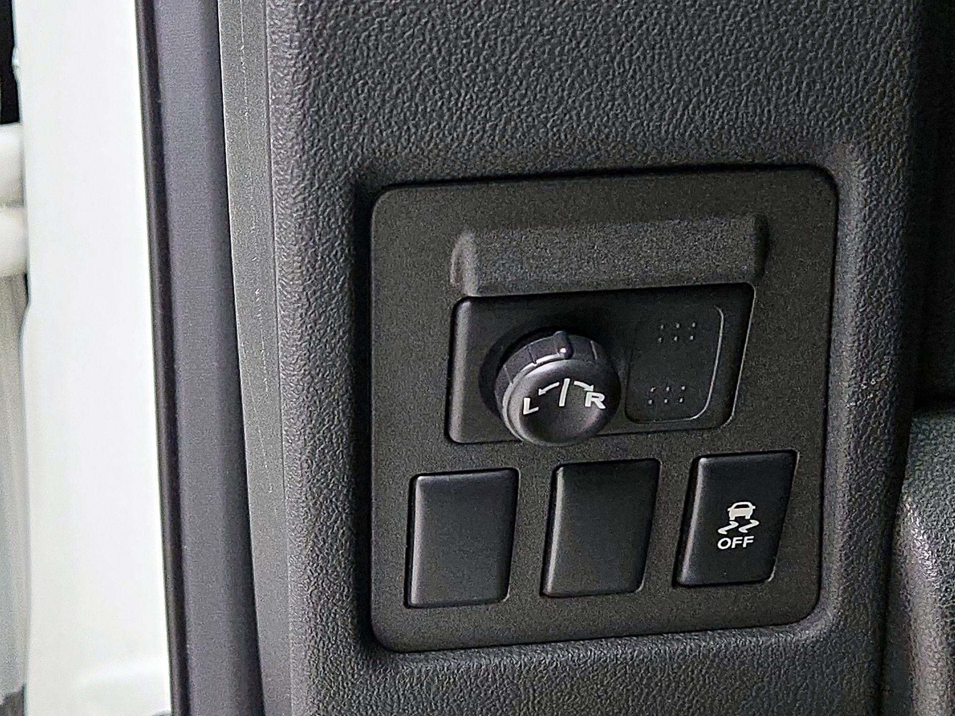 Thumbnail: 2015 Nissan Rogue - 13
