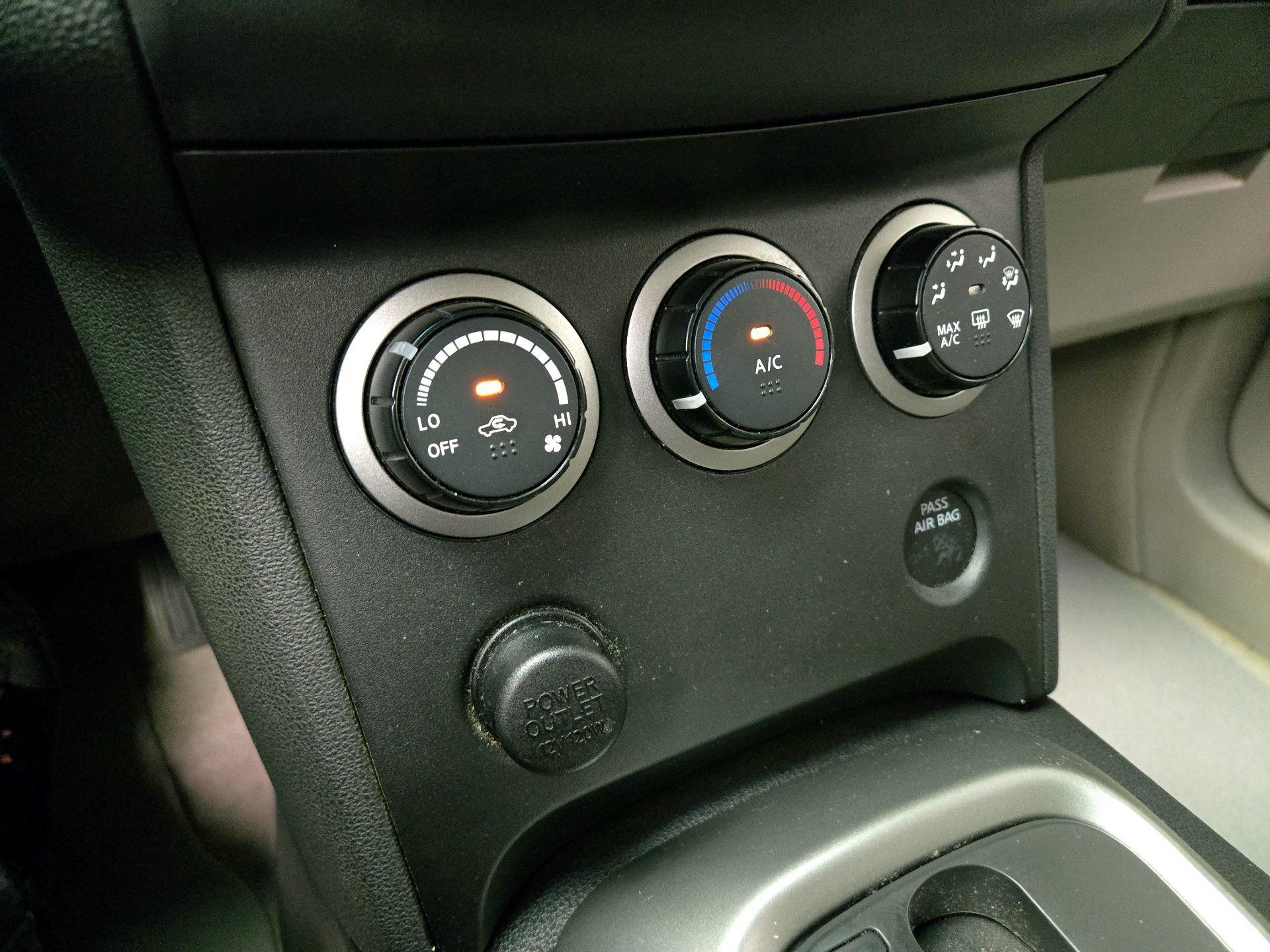 Thumbnail: 2015 Nissan Rogue - 16