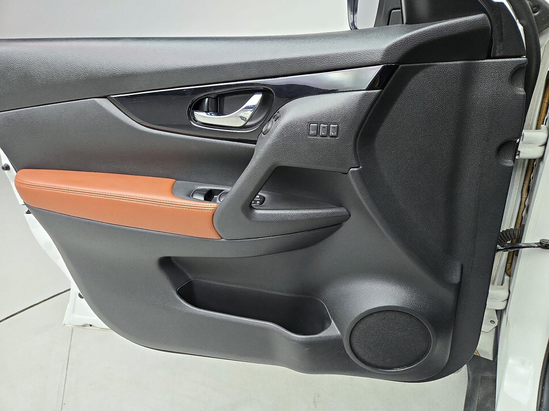 Thumbnail: 2018 Nissan Rogue - 12