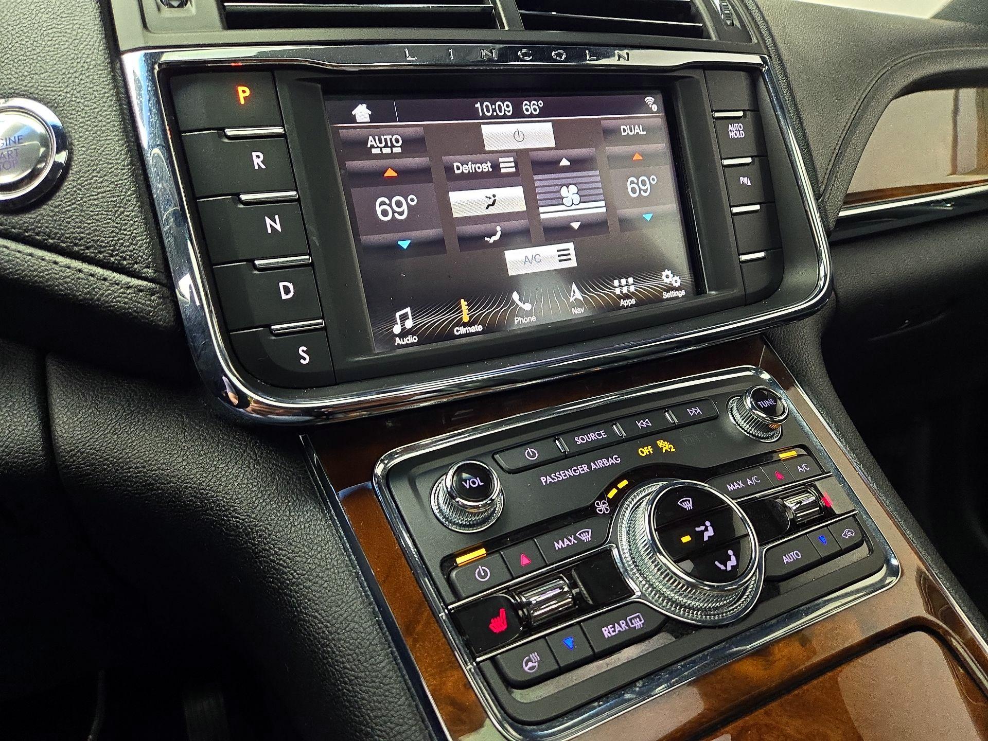 Thumbnail: 2018 Lincoln Continental - 17