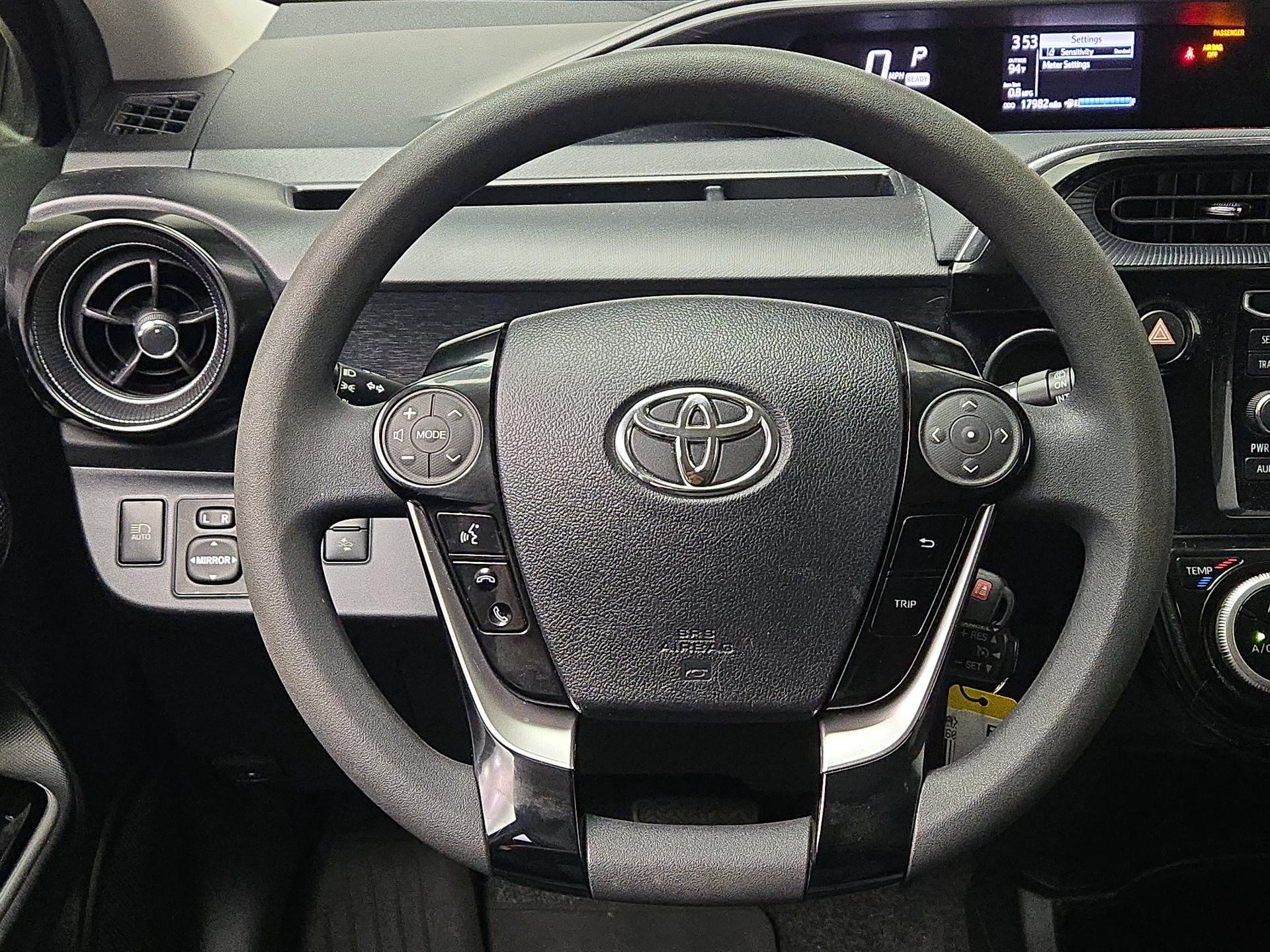 Thumbnail: 2018 Toyota Prius c - 10