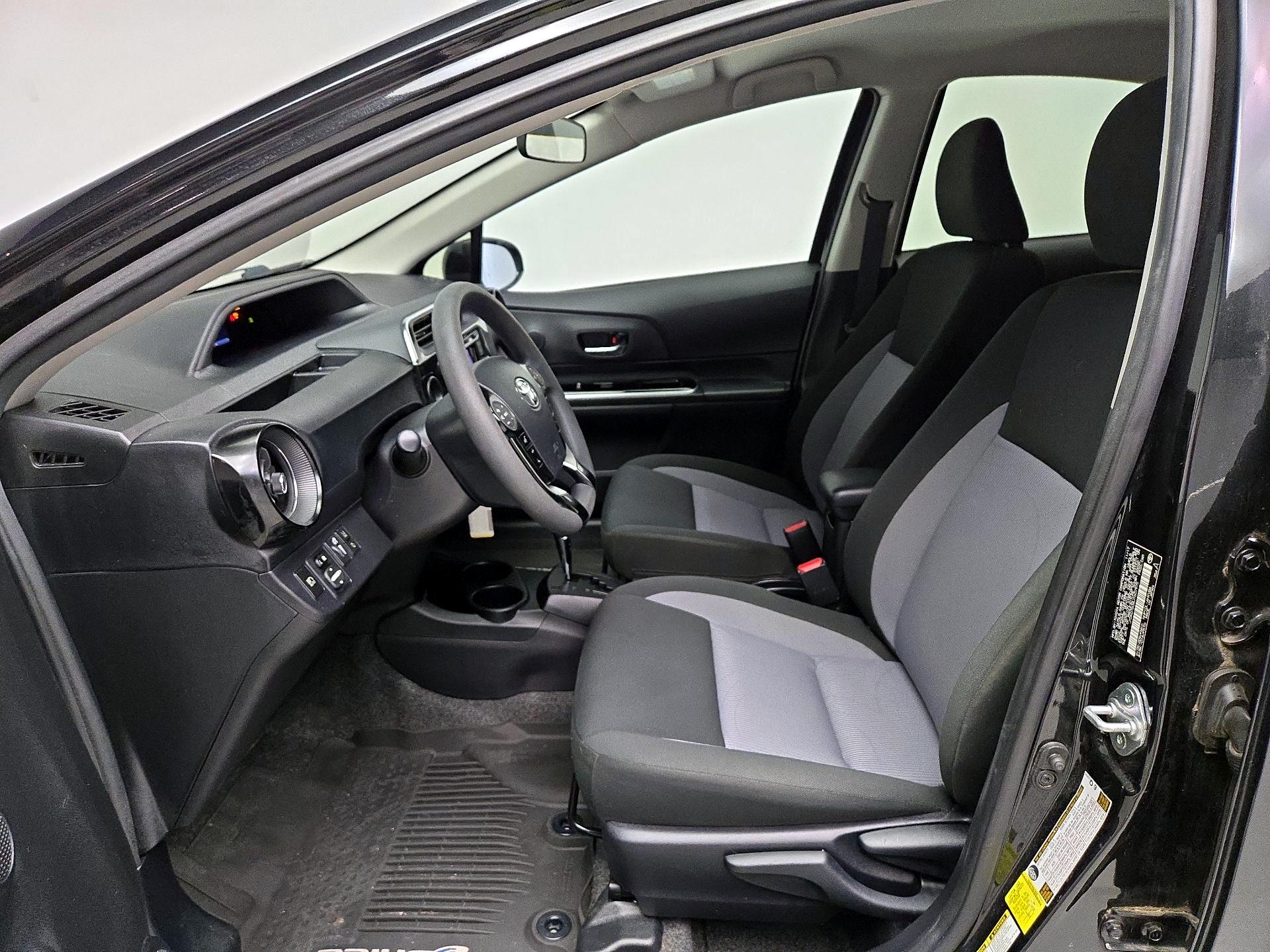 Thumbnail: 2018 Toyota Prius c - 11