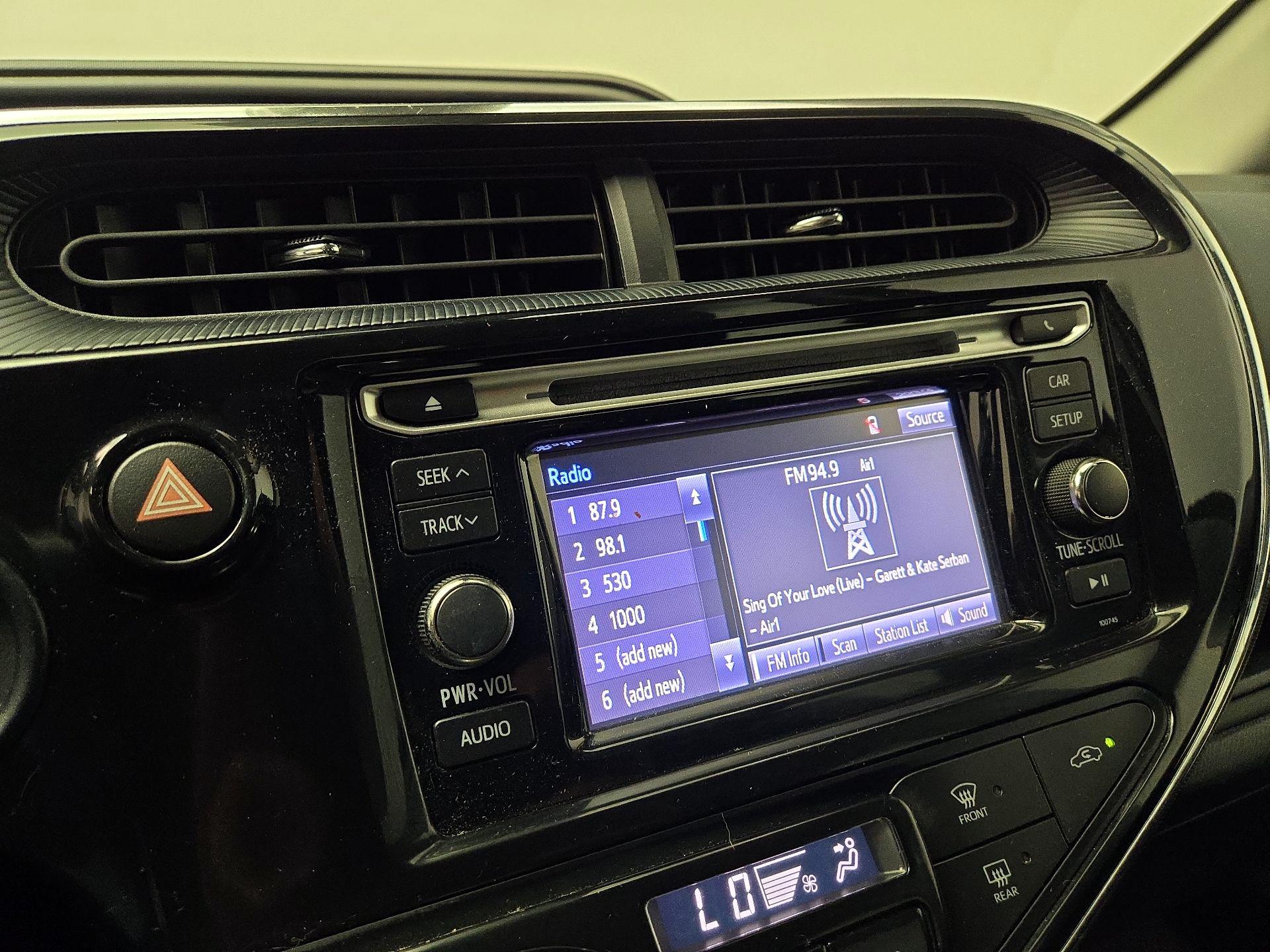 Thumbnail: 2018 Toyota Prius c - 15