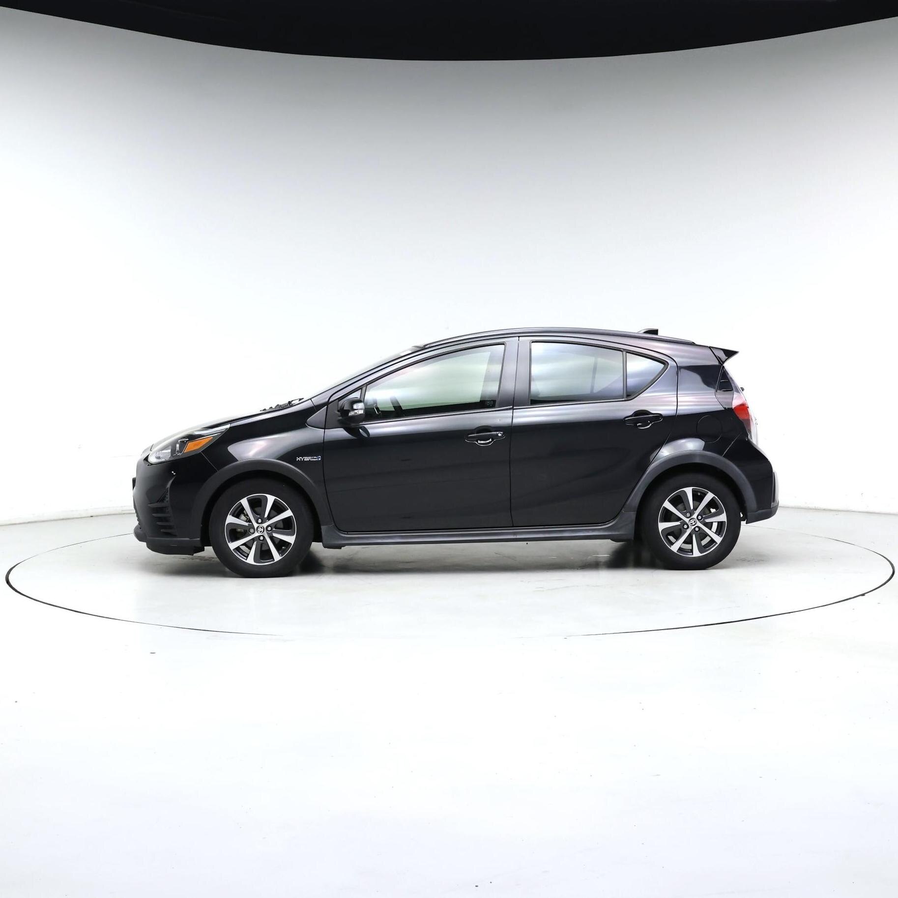 Thumbnail: 2018 Toyota Prius c - 3