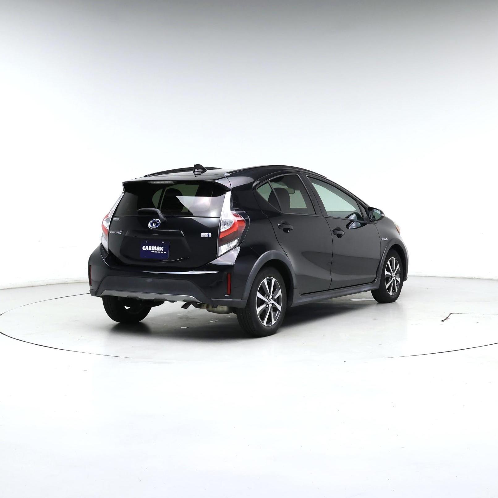 Thumbnail: 2018 Toyota Prius c - 8