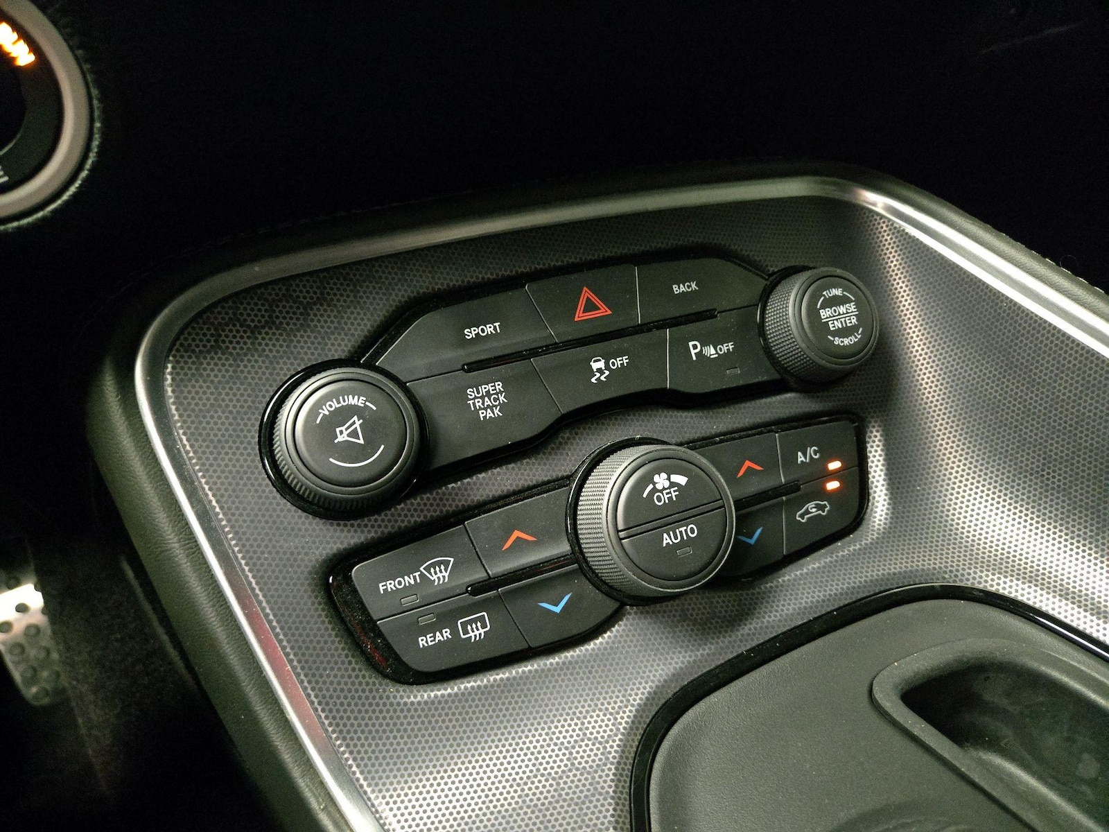 2016 Dodge Challenger Scat Pack - Photo 18