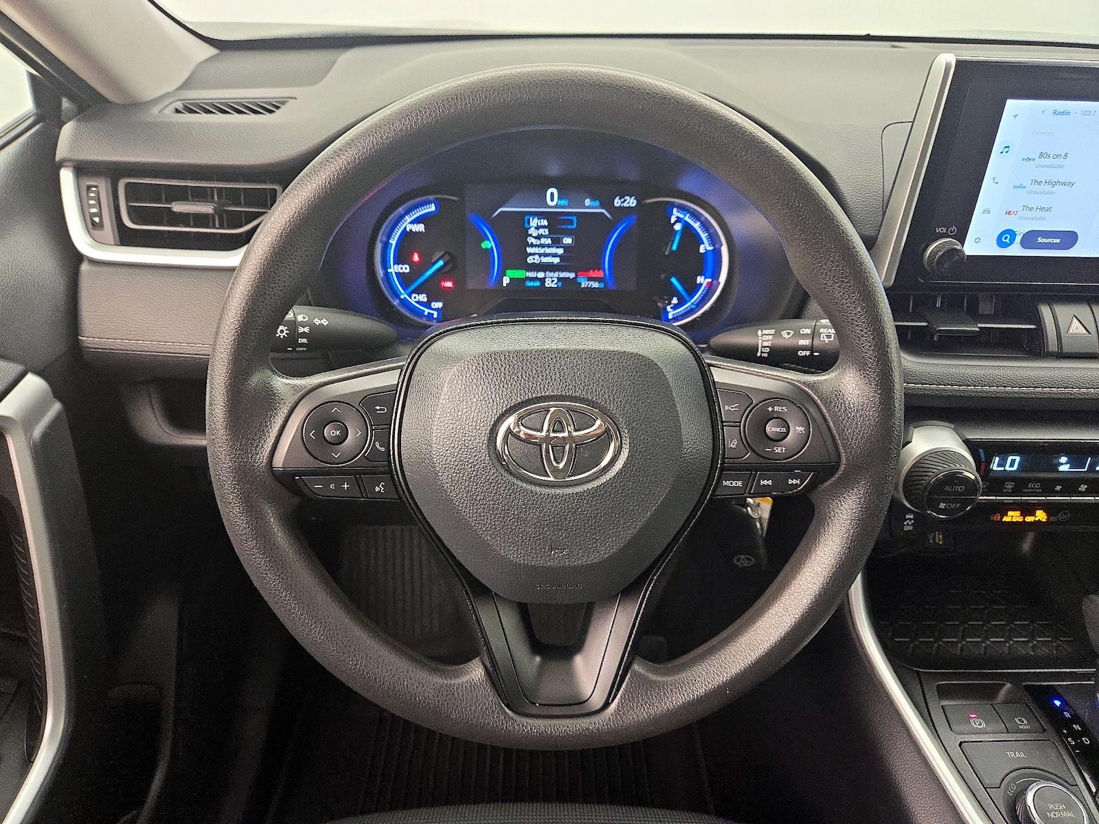 2024 Toyota RAV4 LE - Photo 11