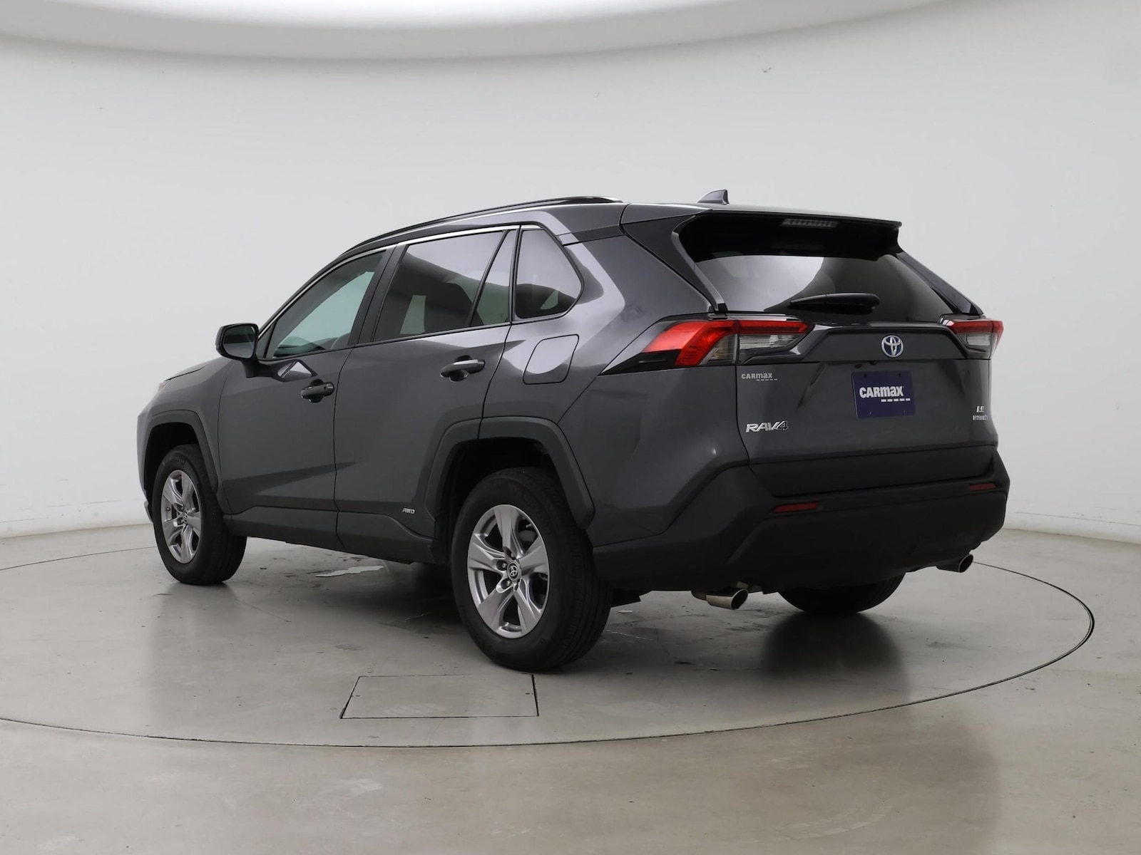 2024 Toyota RAV4 LE - Photo 3