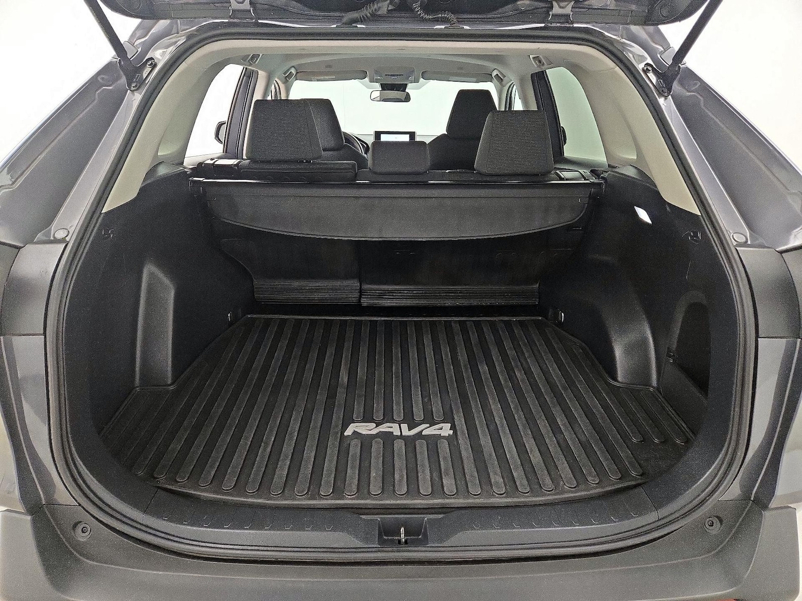 2024 Toyota RAV4 LE - Photo 21