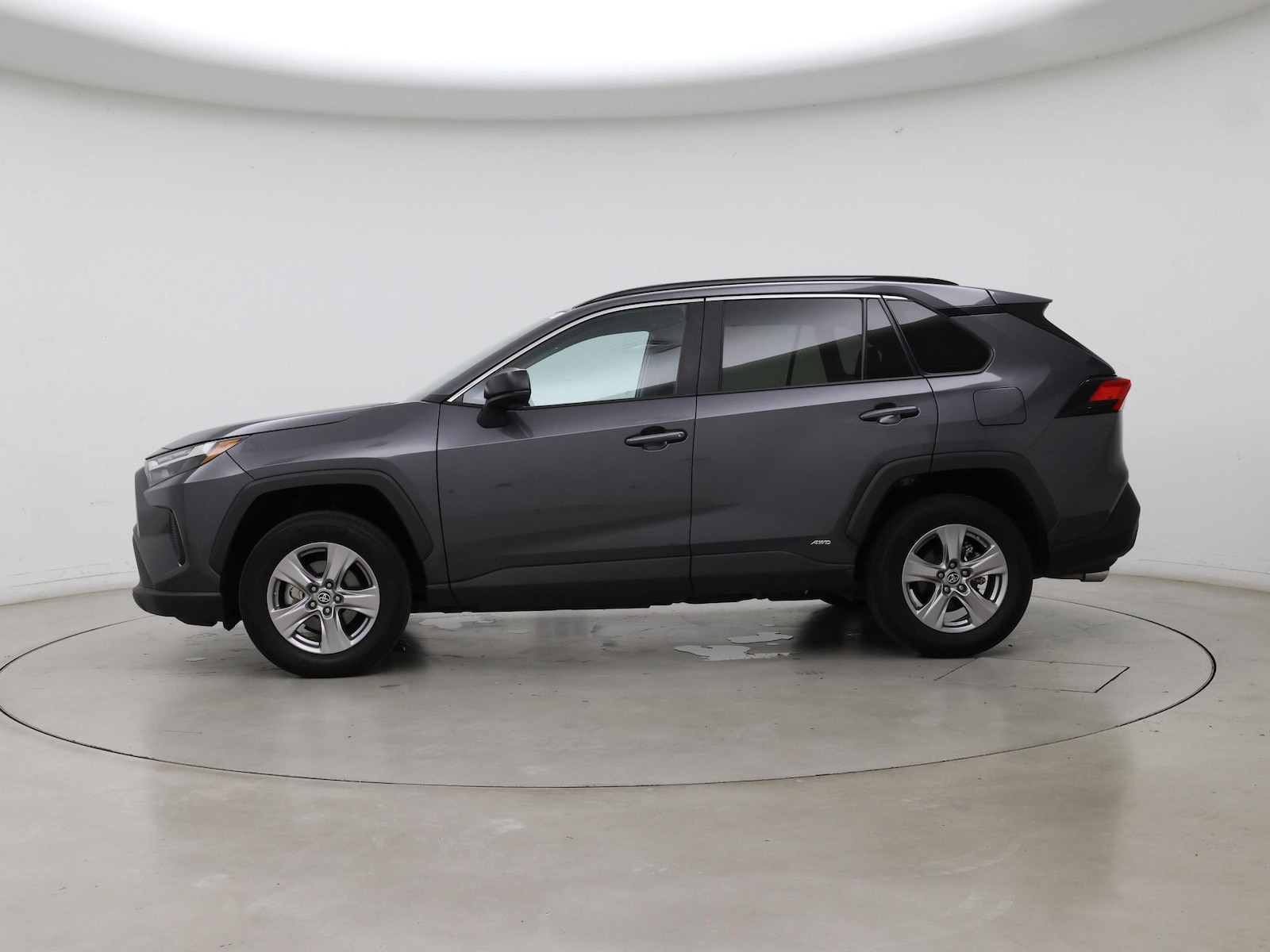 2024 Toyota RAV4 LE - Photo 4