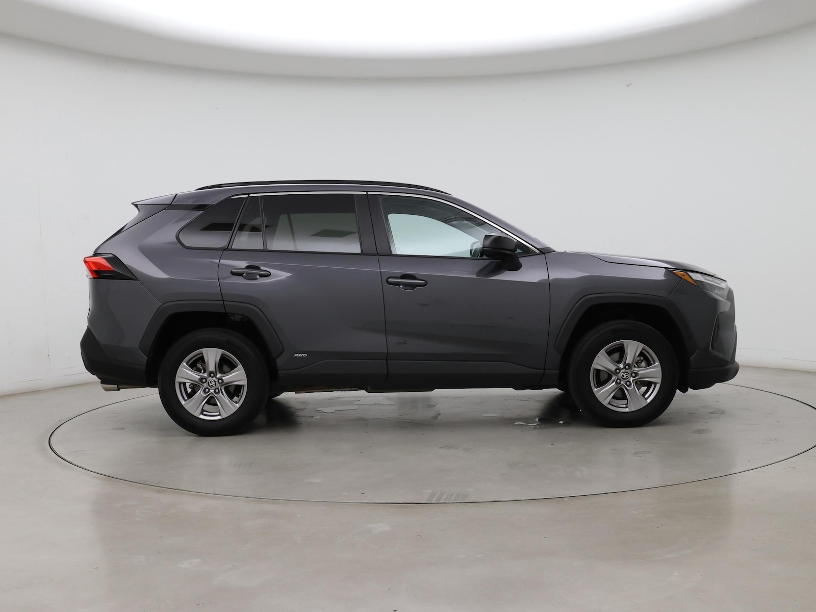 2024 Toyota RAV4 LE - Photo 8