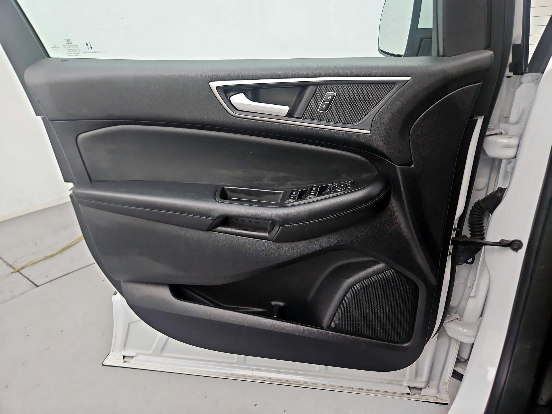 Thumbnail: 2021 Ford Edge - 10