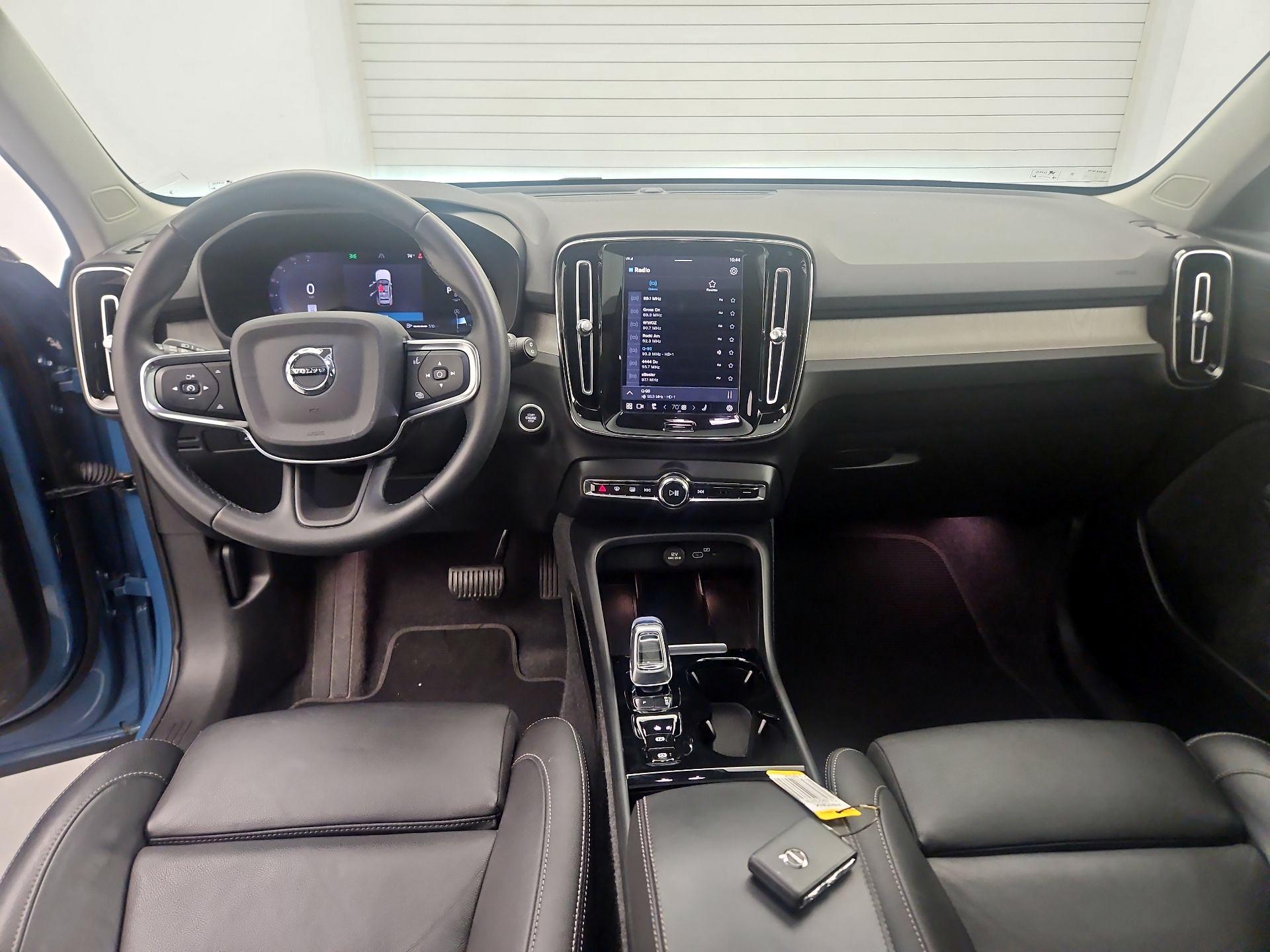 Thumbnail: 2024 Volvo XC40 - 8