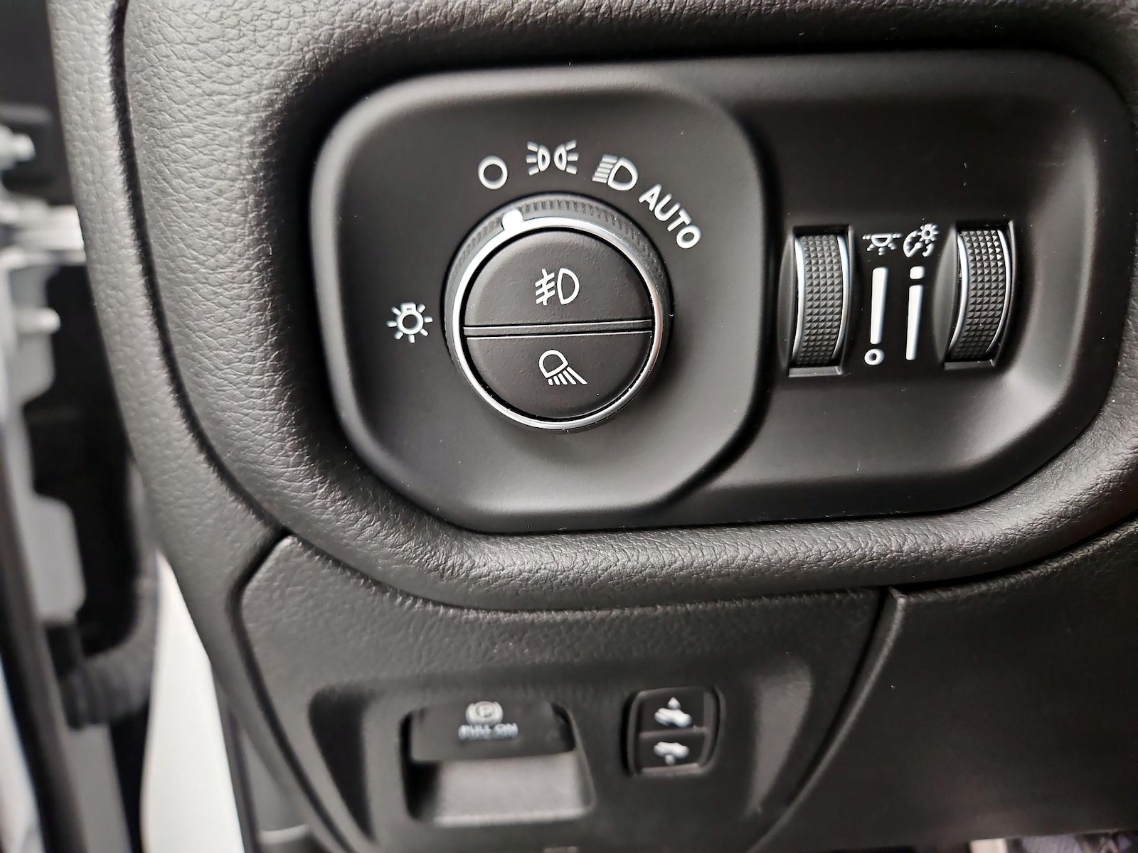 2024 RAM Ram 1500 Pickup Laramie - Photo 14