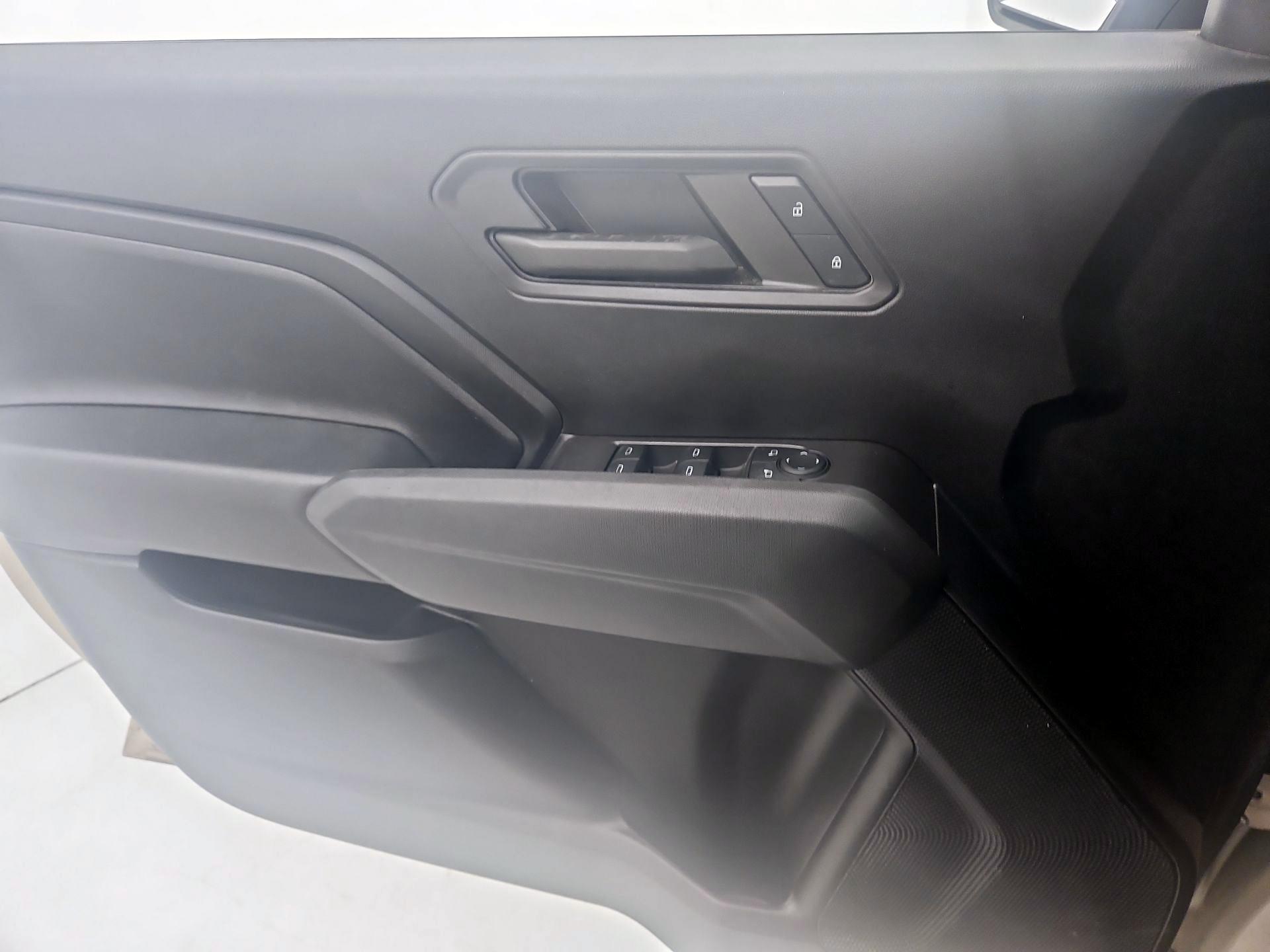 Thumbnail: 2023 Chevrolet Colorado - 12