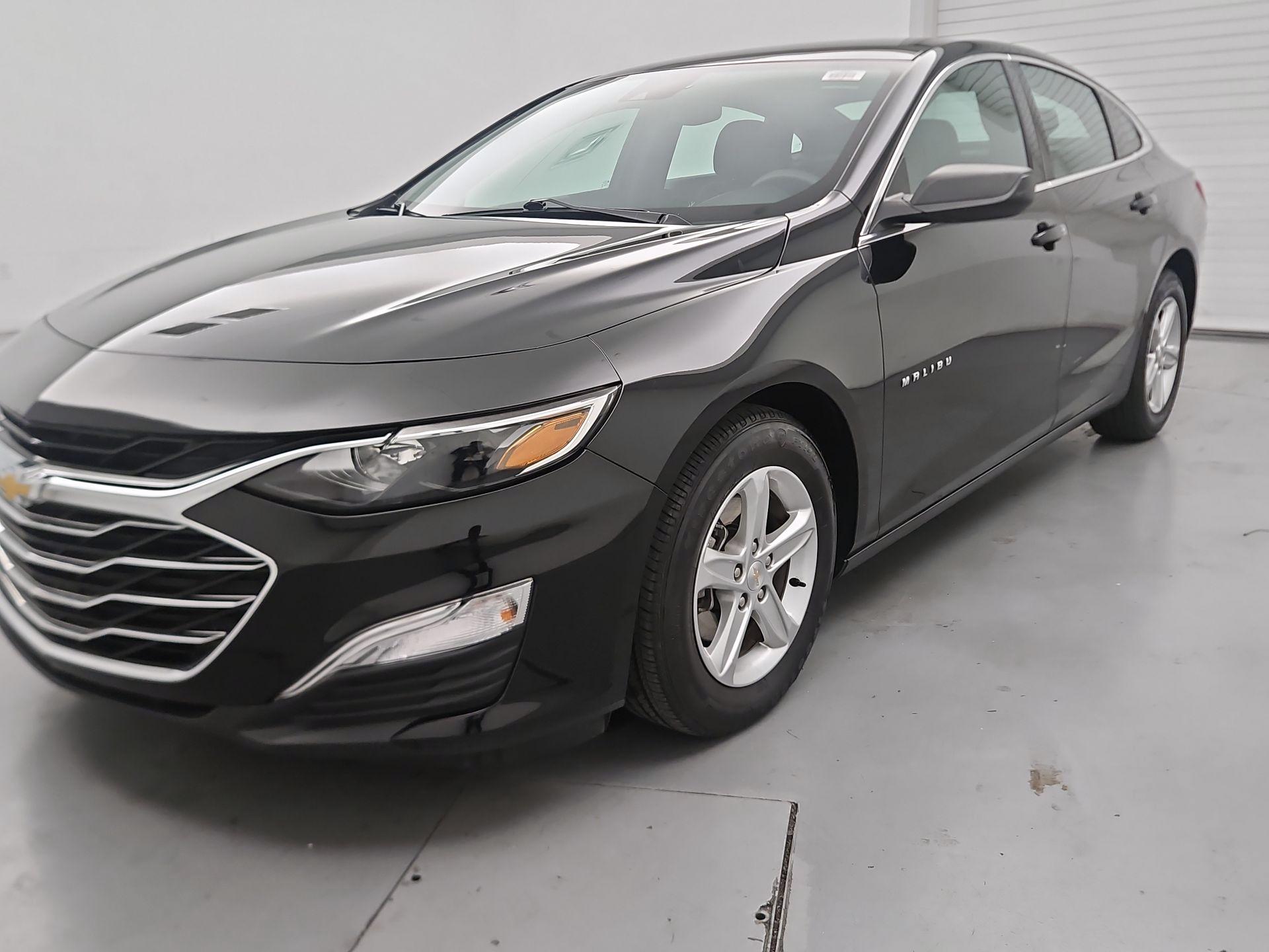 Thumbnail: 2023 Chevrolet Malibu - 3