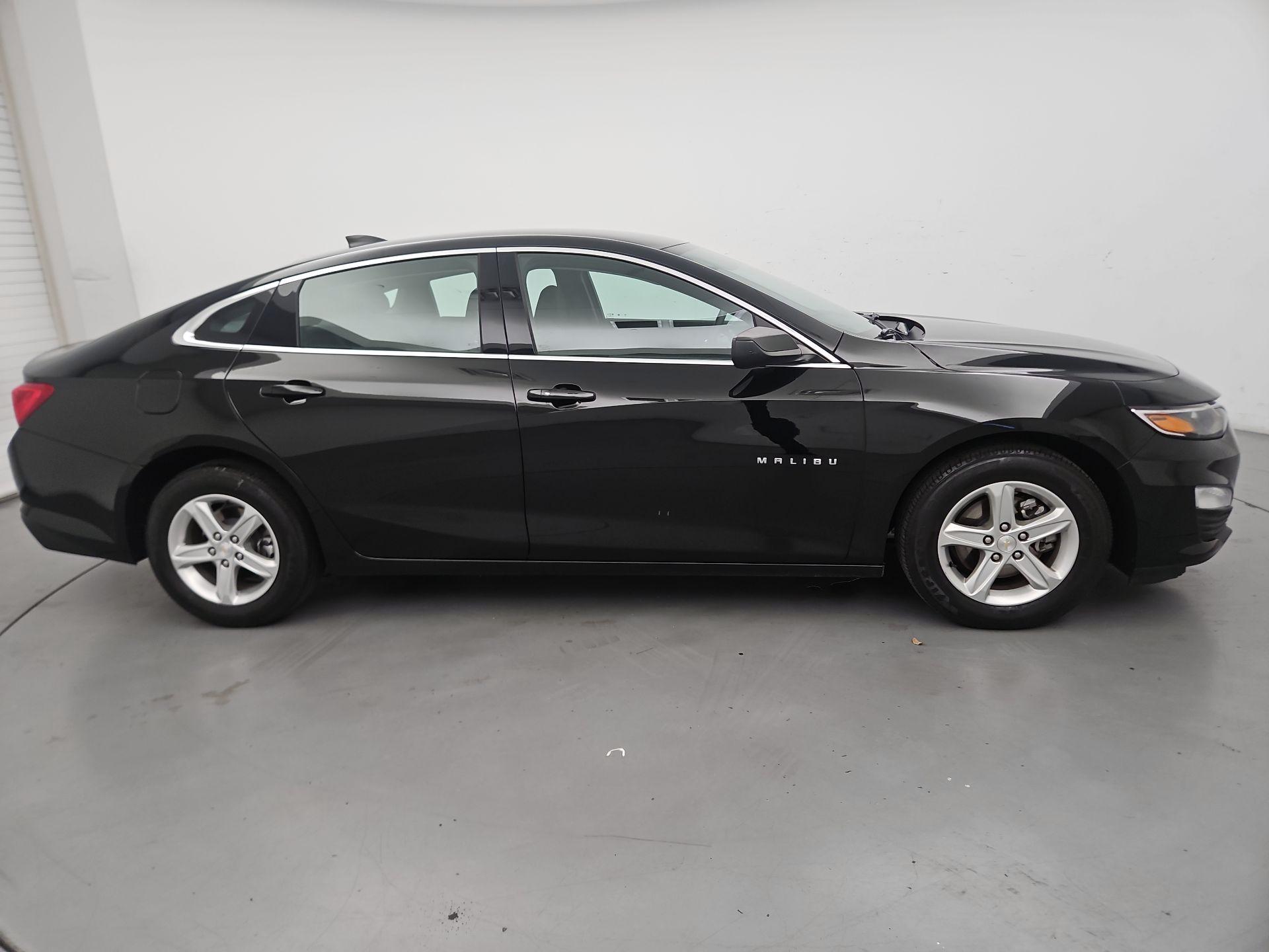 Thumbnail: 2023 Chevrolet Malibu - 4
