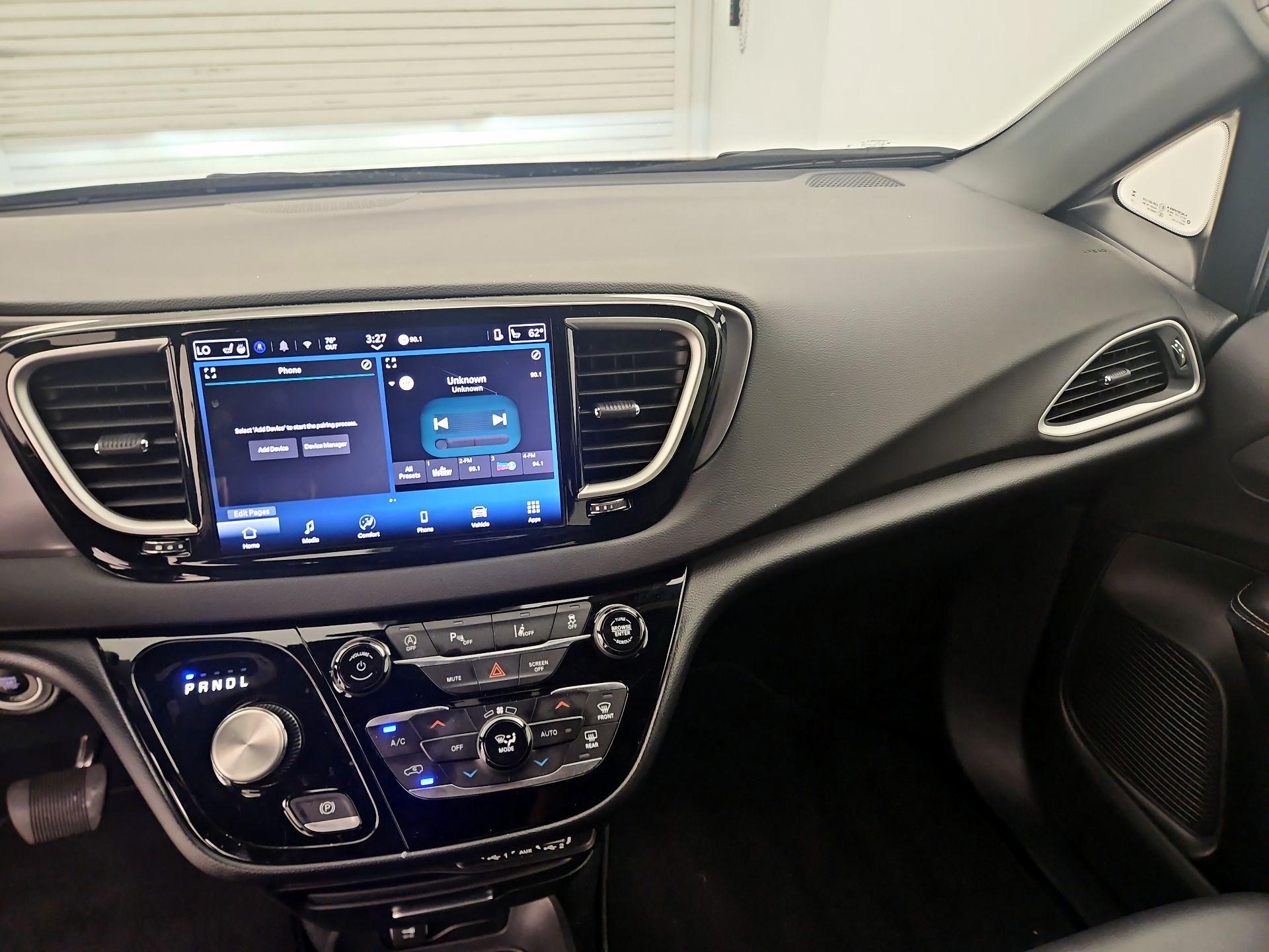 Thumbnail: 2025 Chrysler Pacifica - 9